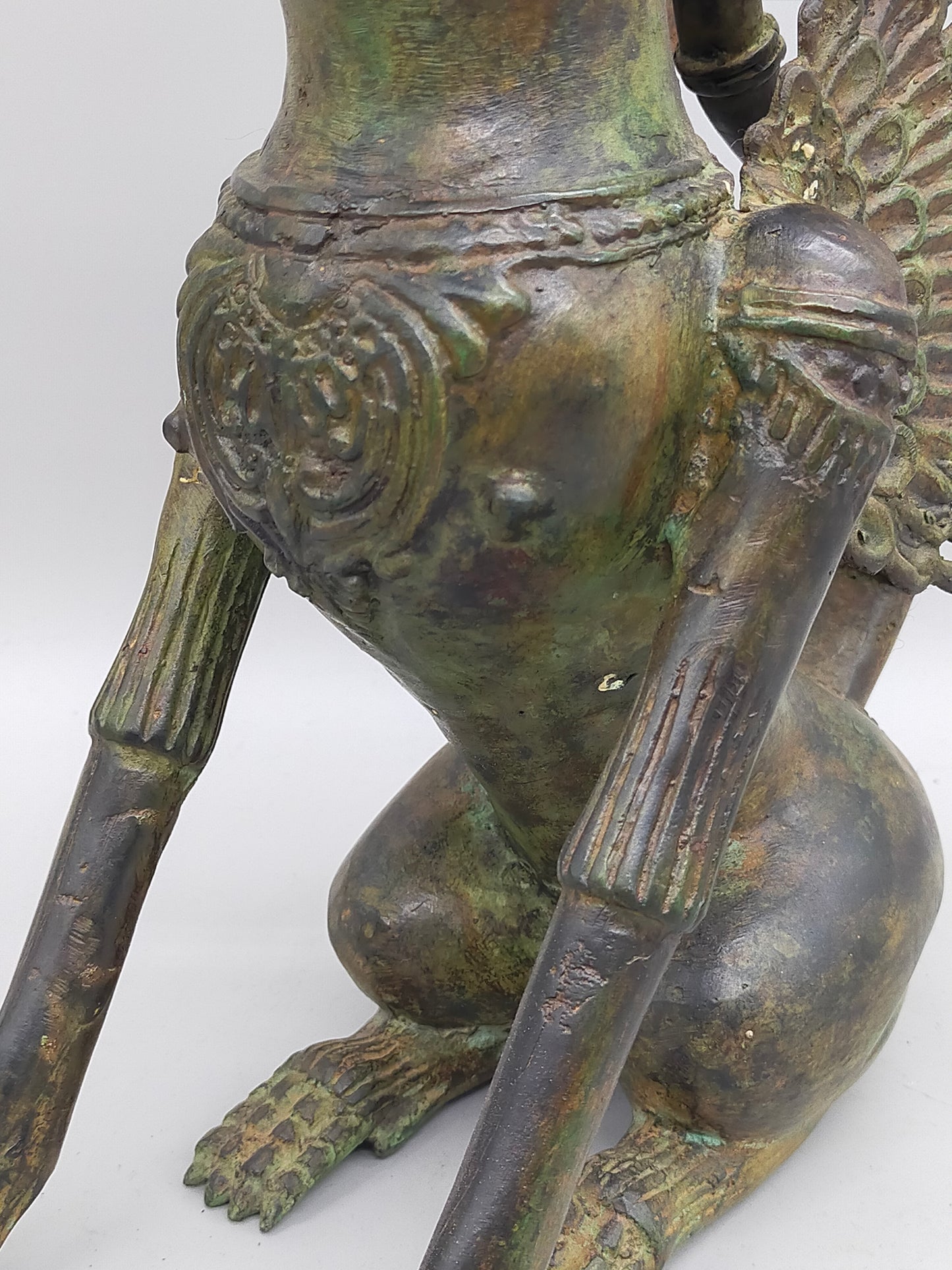 Antike Bronze Skulptur Geflügelter Löwe – Mystische Wächterfigur
