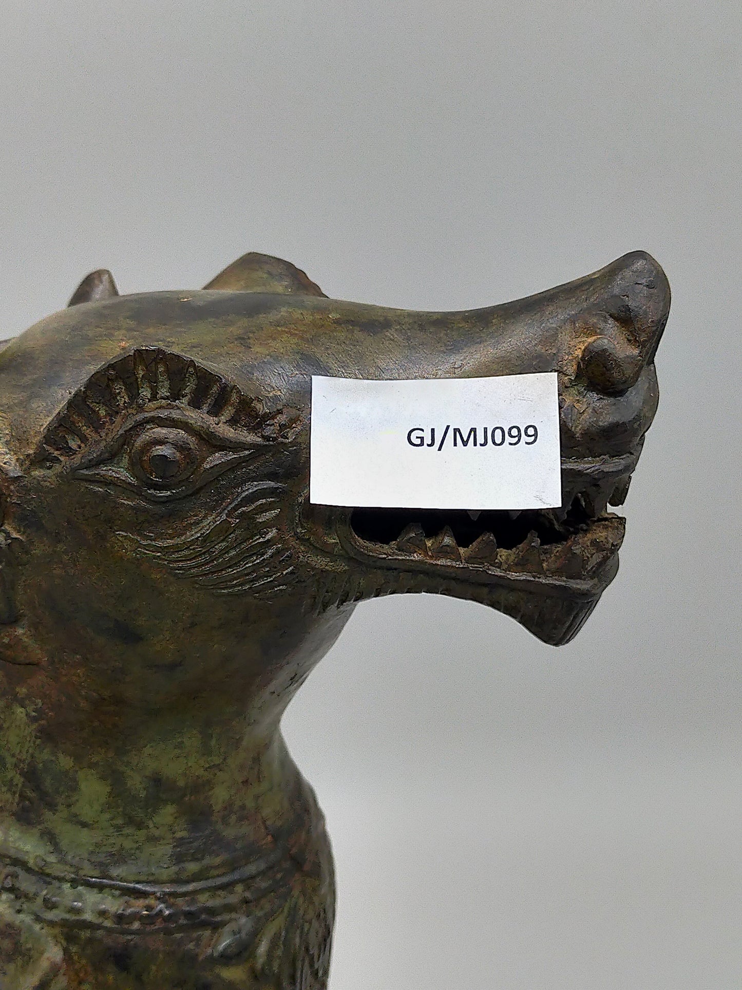 Antike Bronze Skulptur Geflügelter Löwe – Mystische Wächterfigur