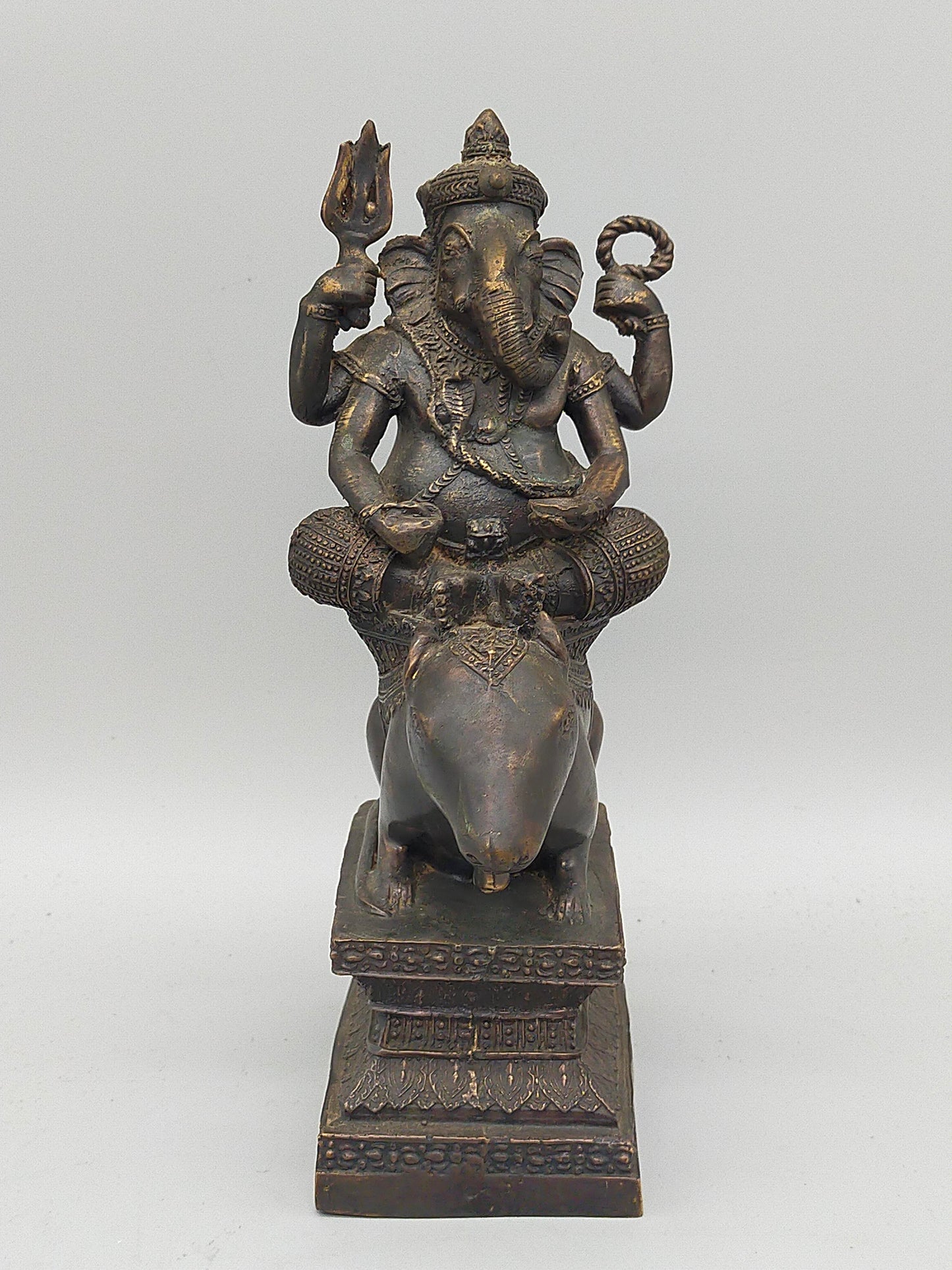 Antike Ganesha Statue auf Ratte – Detailreiche Bronze Figur aus Indien
