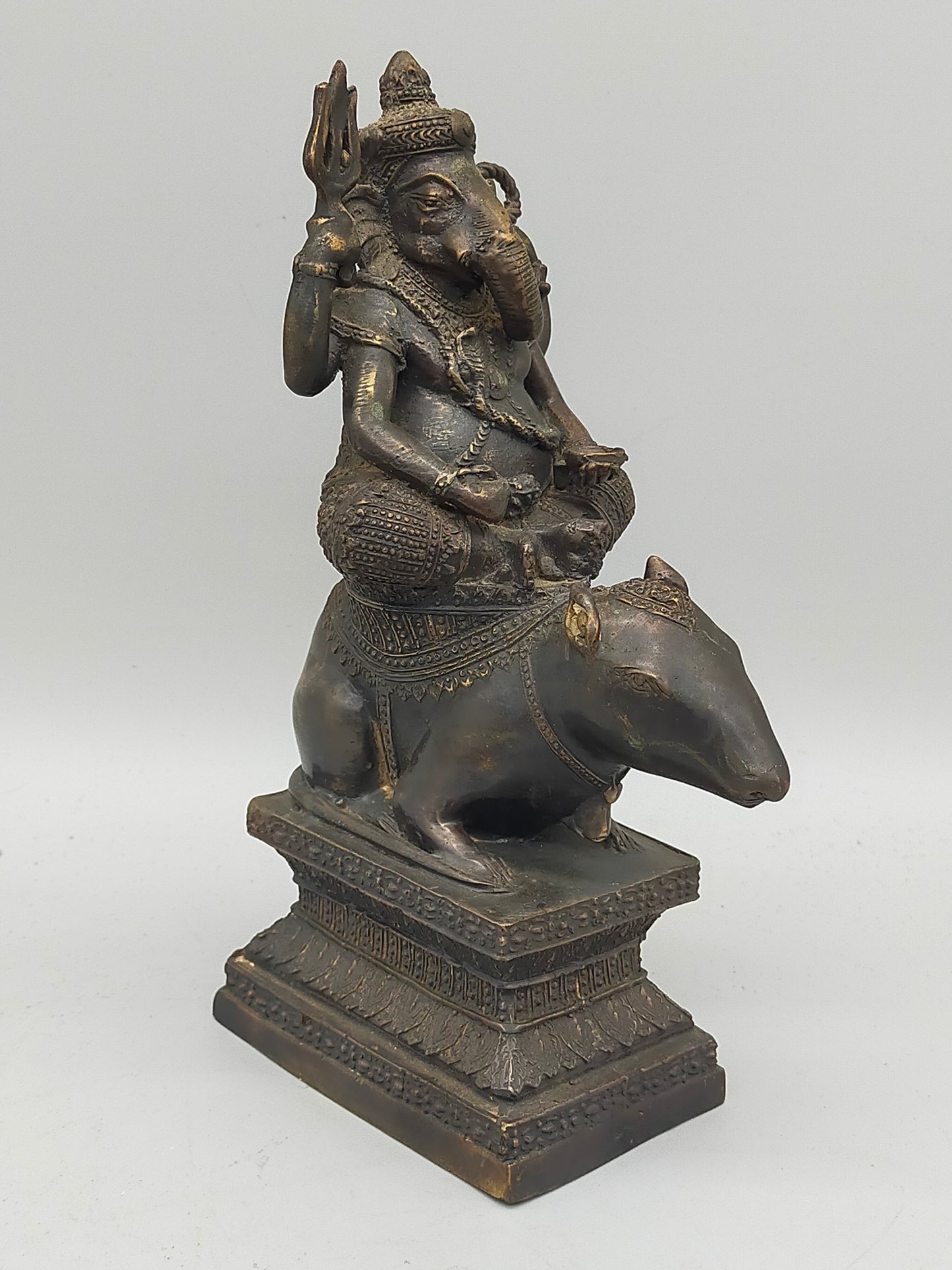 Antike Ganesha Statue auf Ratte – Detailreiche Bronze Figur aus Indien