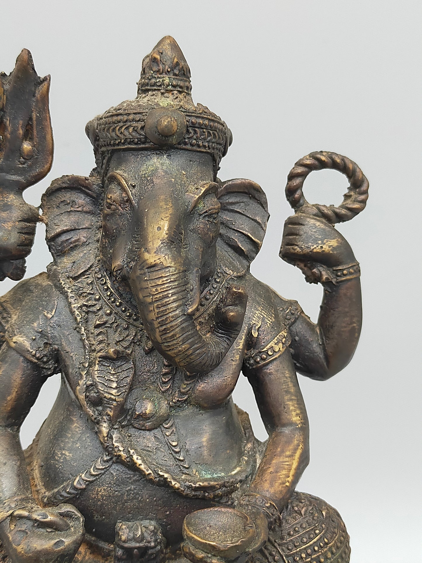 Antike Ganesha Statue auf Ratte – Detailreiche Bronze Figur aus Indien