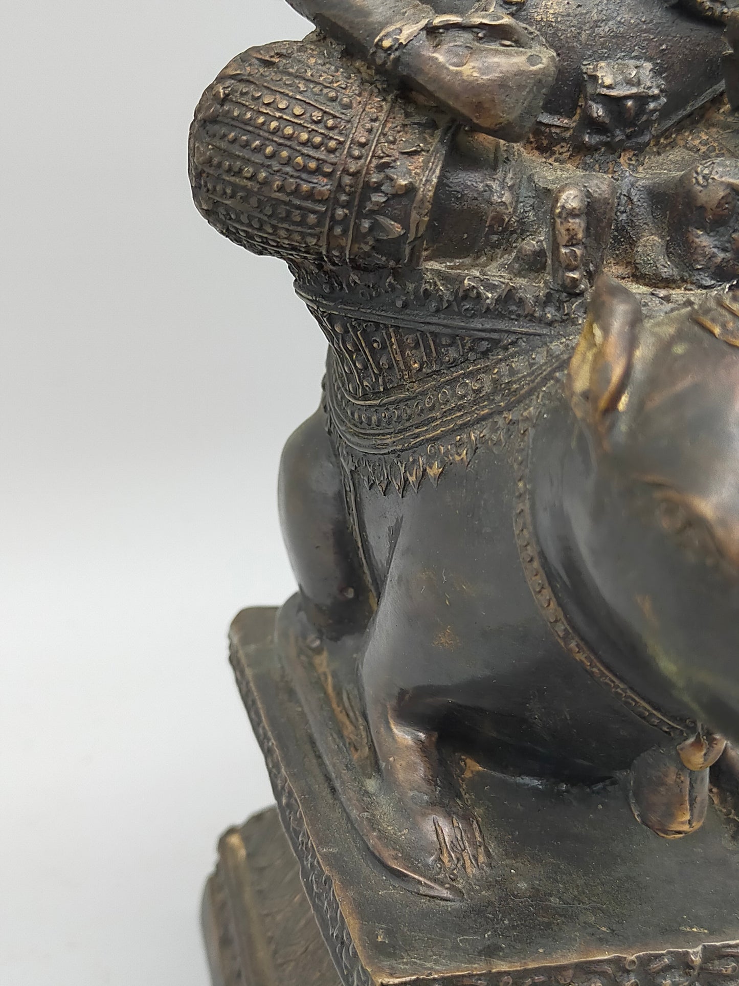 Antike Ganesha Statue auf Ratte – Detailreiche Bronze Figur aus Indien