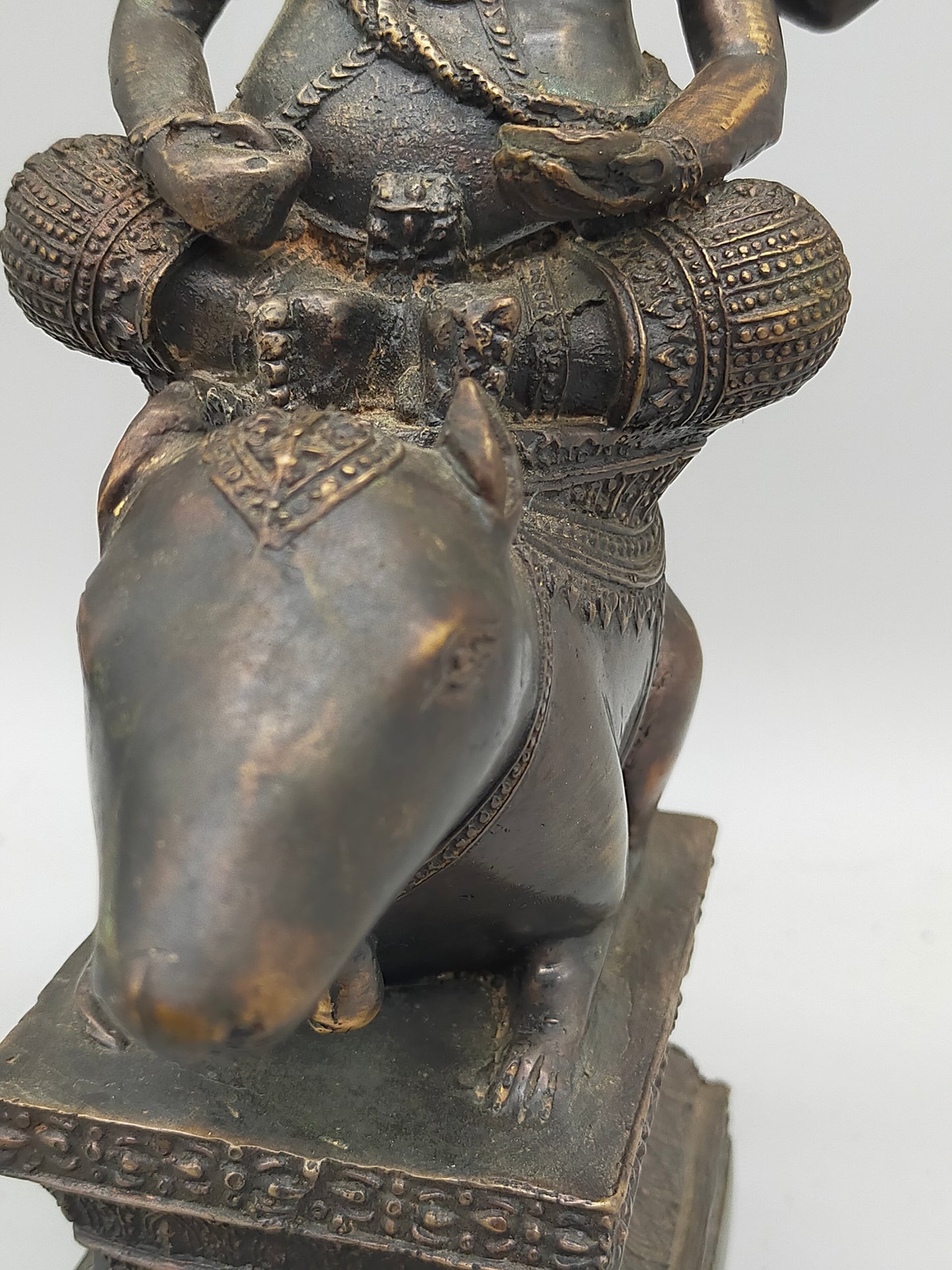 Antike Ganesha Statue auf Ratte – Detailreiche Bronze Figur aus Indien