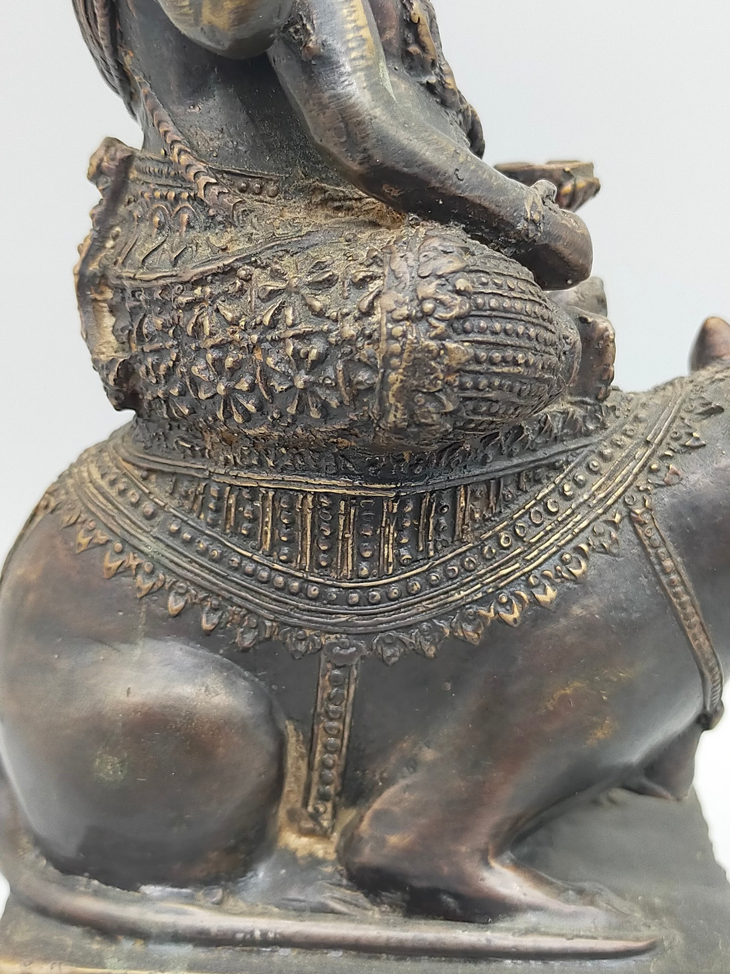 Antike Ganesha Statue auf Ratte – Detailreiche Bronze Figur aus Indien