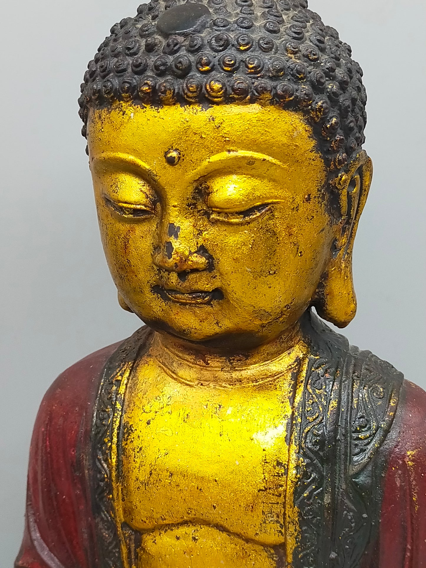 Exklusives Buddha-Figuren Set – Goldfarbene Akzente & Meditative Ruhe