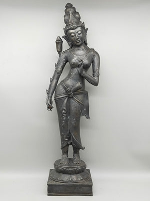 Antike Bronze Statue – Grazile Phareon Frauenfigur auf Lotossockel