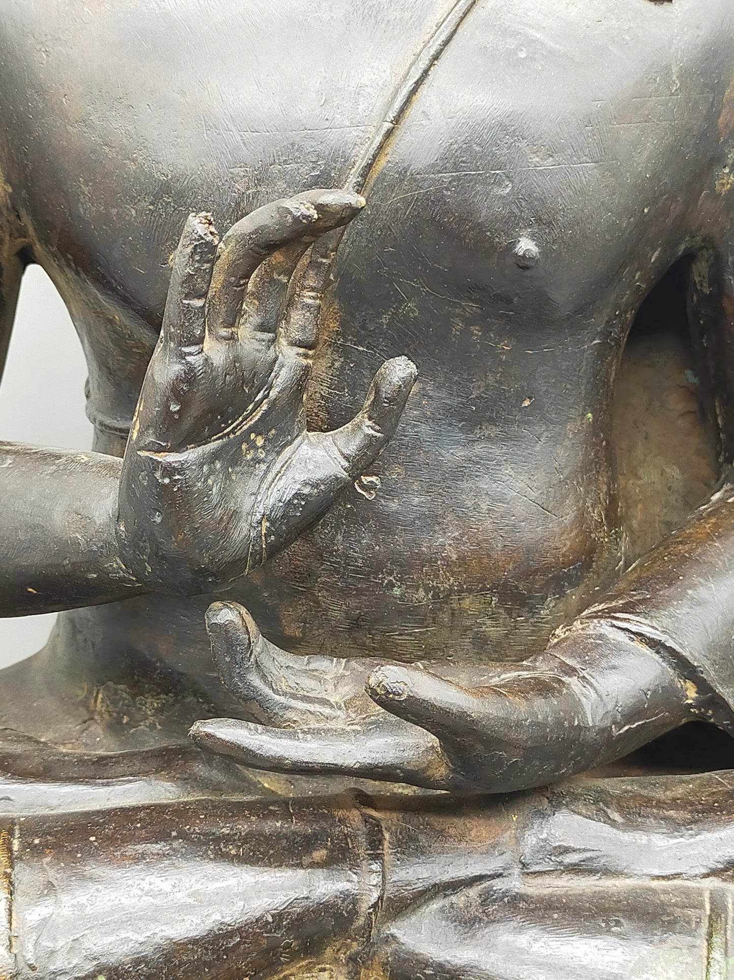 Große Antik Buddha Statue aus Bronze – Spirituelle Dekoration
