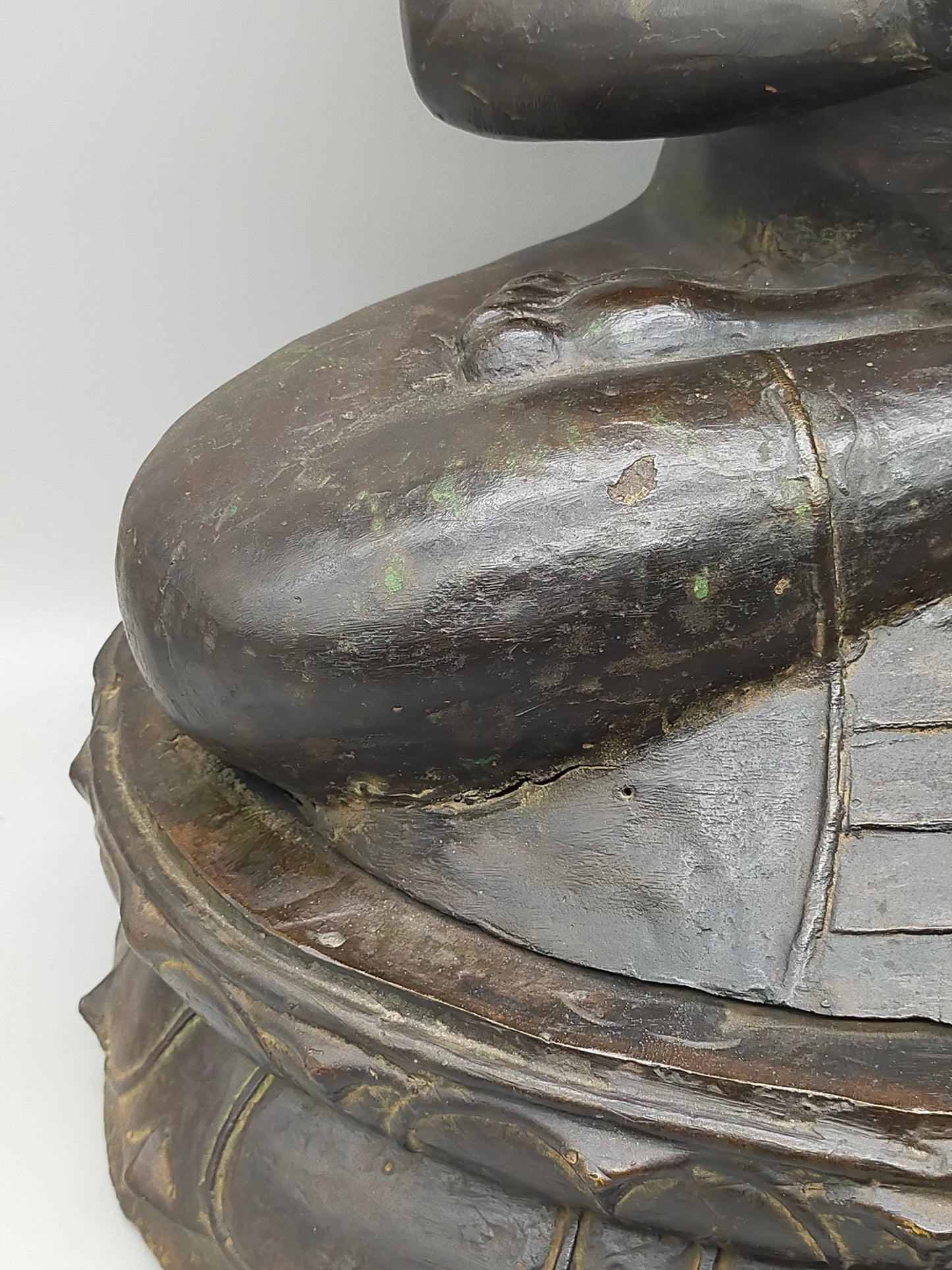 Große Antik Buddha Statue aus Bronze – Spirituelle Dekoration