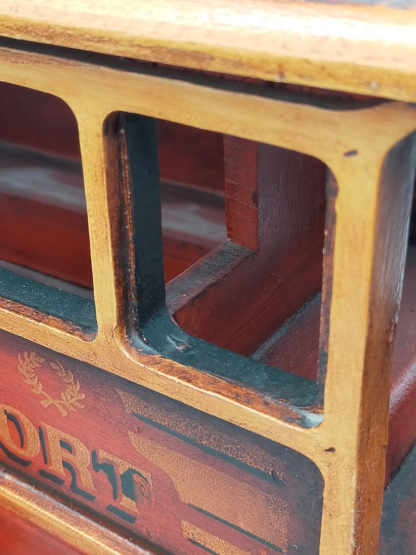 Vintage Holz Bus „City Transport“ – Handgefertigtes Sammlerstück
