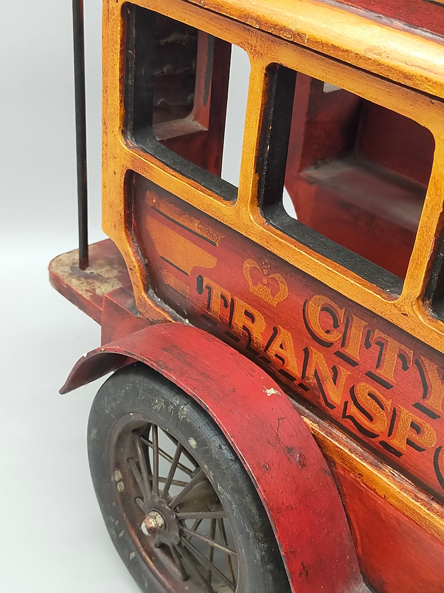 Vintage Holz Bus „City Transport“ – Handgefertigtes Sammlerstück