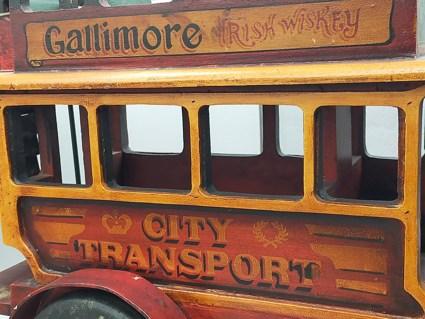 Vintage Holz Bus „City Transport“ – Handgefertigtes Sammlerstück