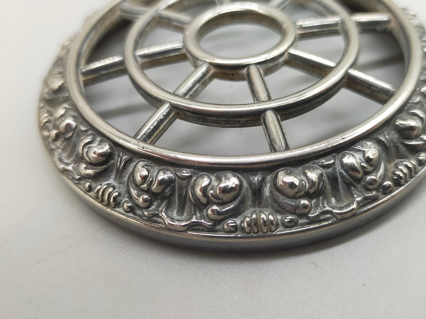 Edle Ianthe Rose Bowl Versilbert – Vintage Blumenfrosch aus England
