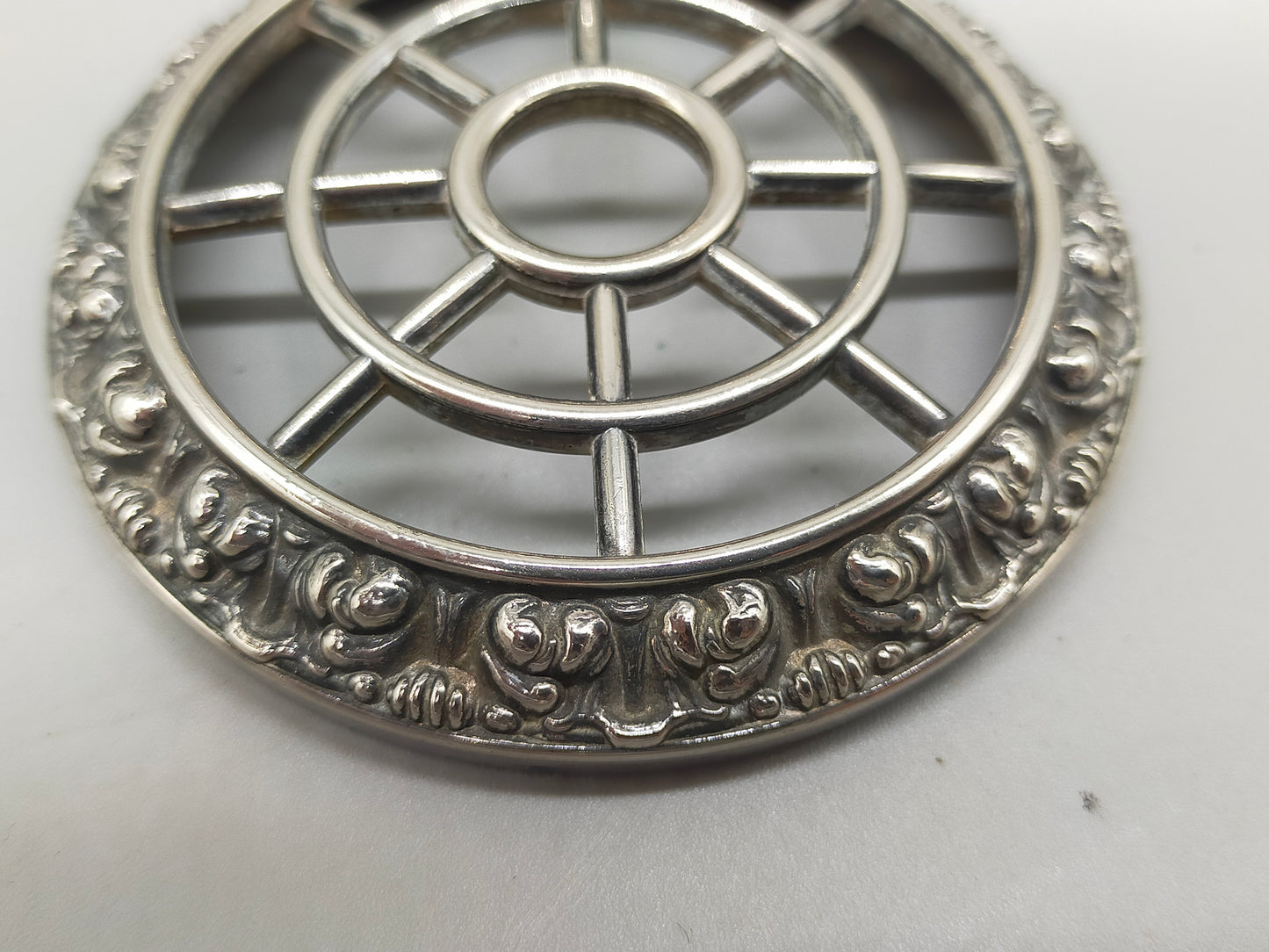 Edle Ianthe Rose Bowl Versilbert – Vintage Blumenfrosch aus England