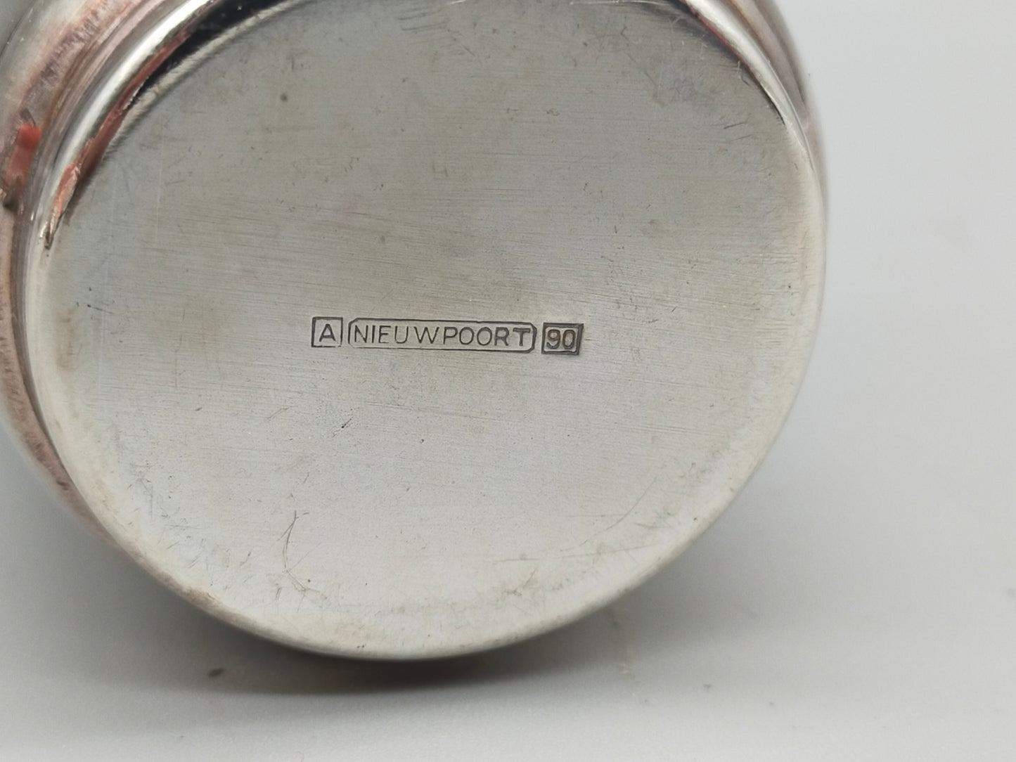Antiker Versilberter Becher – Nieuwpoort „Nederland Helpt Ambon“