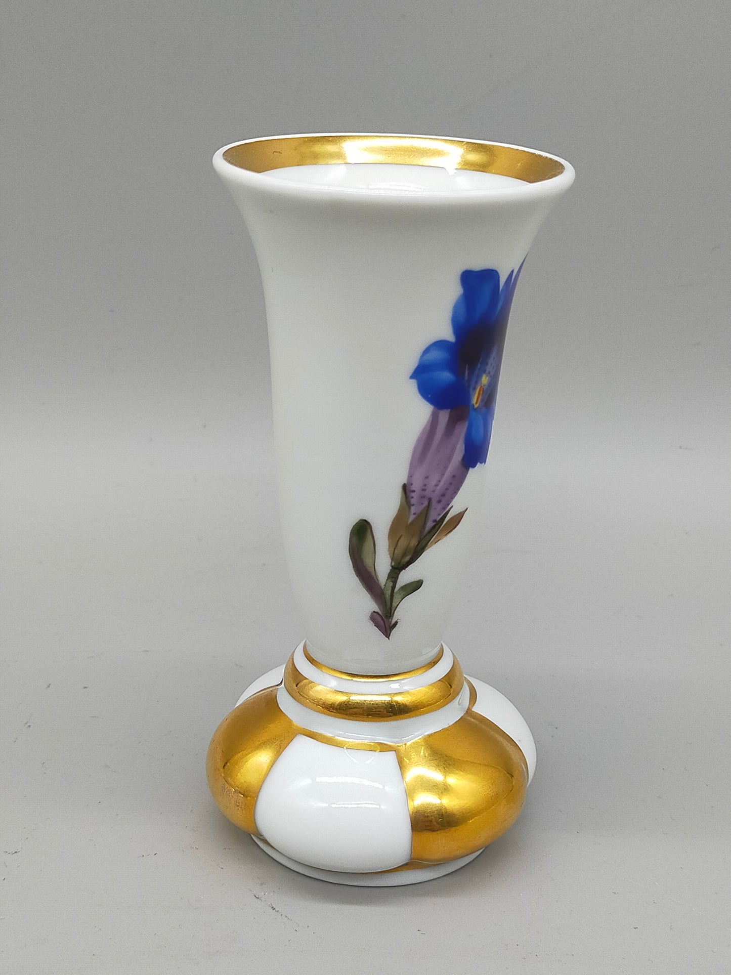 Edle Schoenau Porzellan Vase – Handbemalt mit Enzian & Goldstaffage