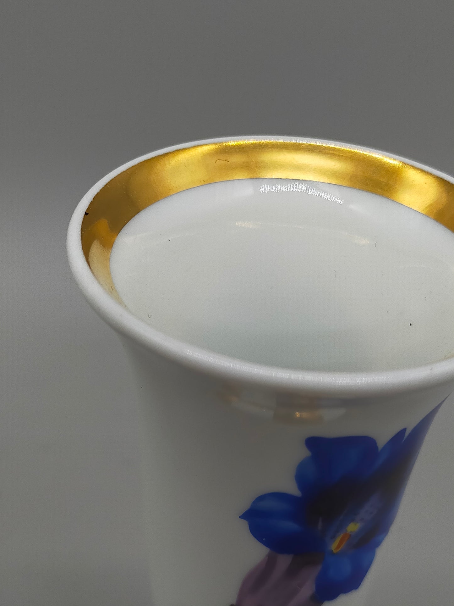 Edle Schoenau Porzellan Vase – Handbemalt mit Enzian & Goldstaffage