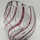 Titel Kunstvolle Glasvase in Amethyst-Optik – Modernes Design mit Wellenmuster