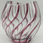 Titel Kunstvolle Glasvase in Amethyst-Optik – Modernes Design mit Wellenmuster