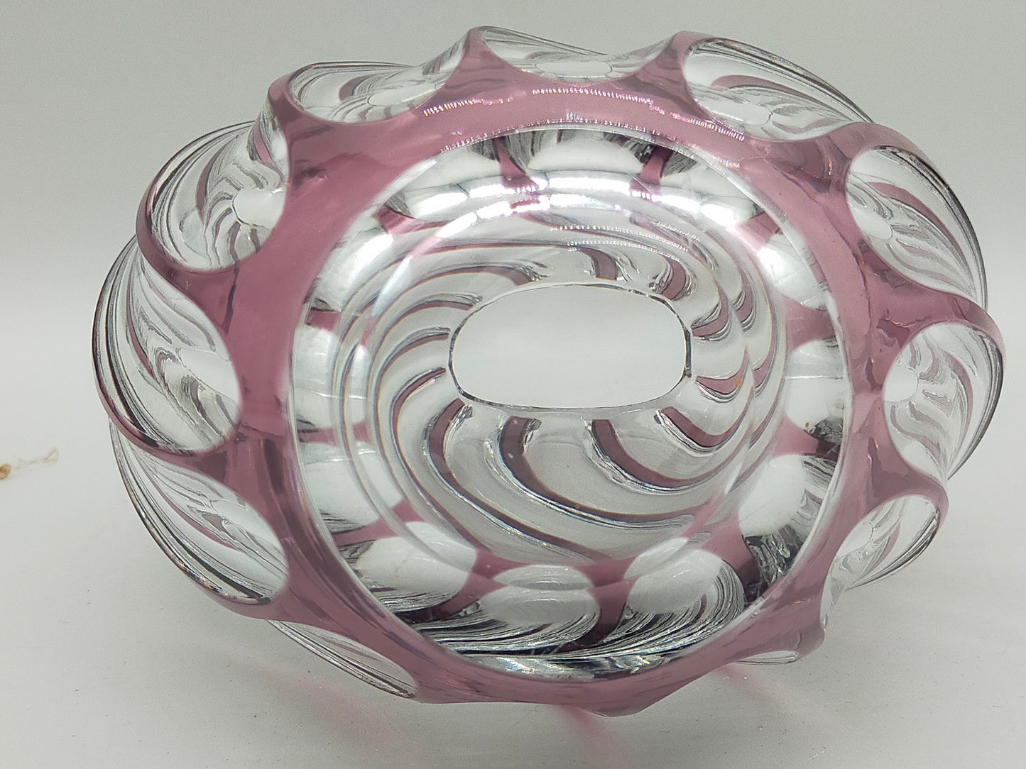 Titel Kunstvolle Glasvase in Amethyst-Optik – Modernes Design mit Wellenmuster