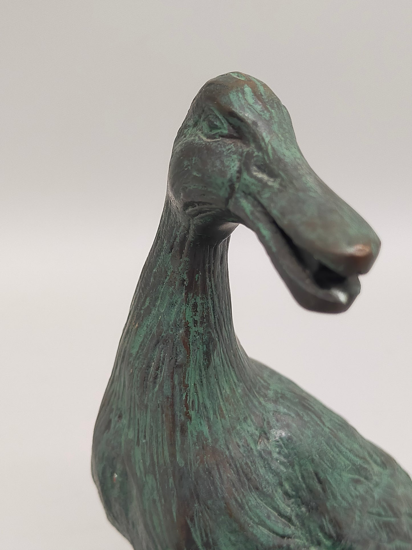 Antike Bronze Entenfigur – Detailreiche Skulptur