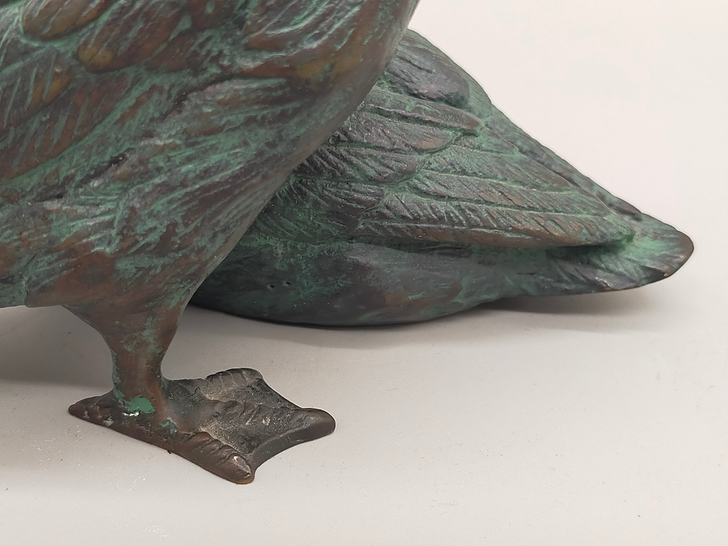 Antike Bronze Entenfigur – Detailreiche Skulptur