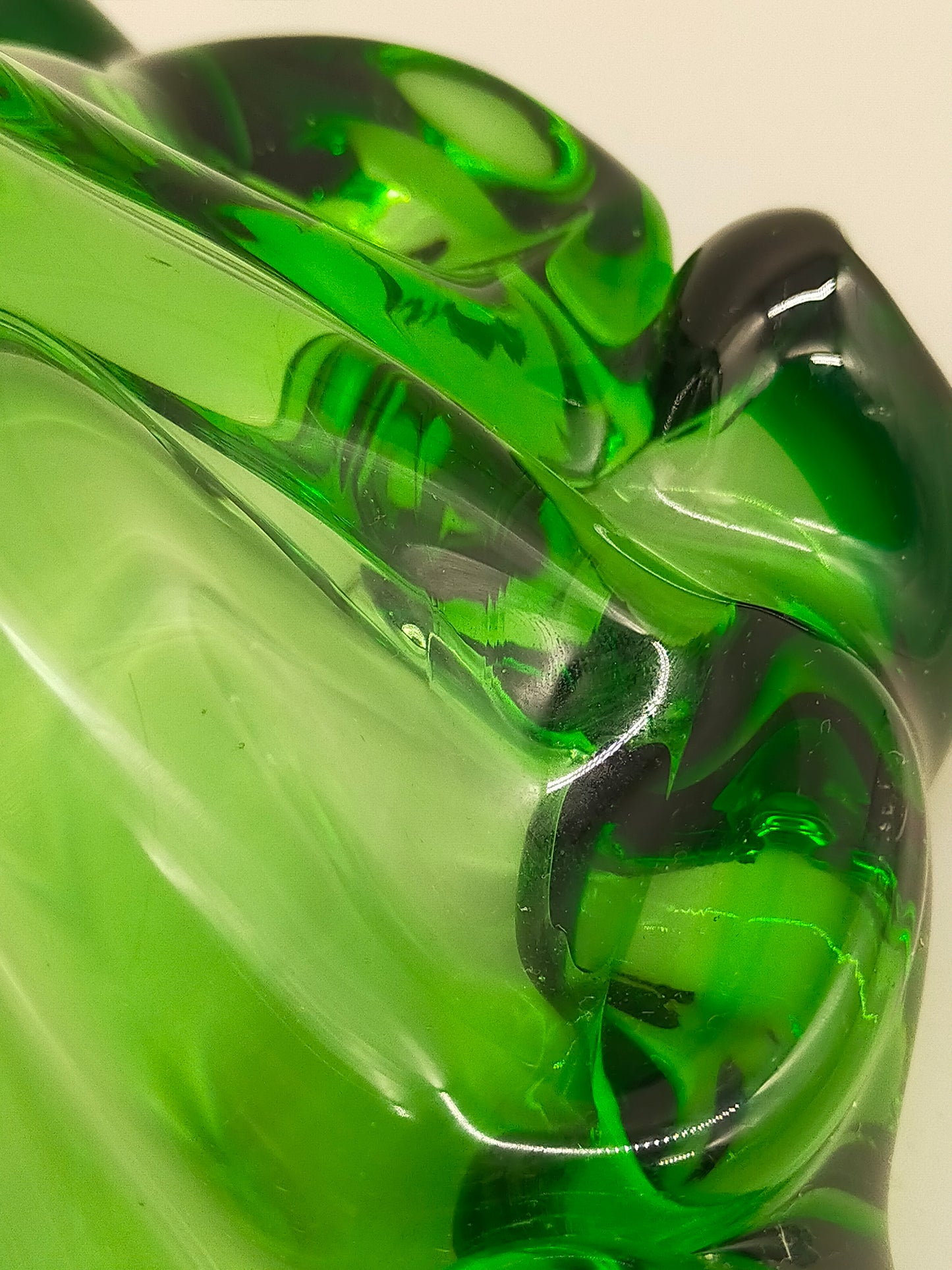 Exklusive Murano Glas Schale – Grünes Vintage Design mit Wellenrand