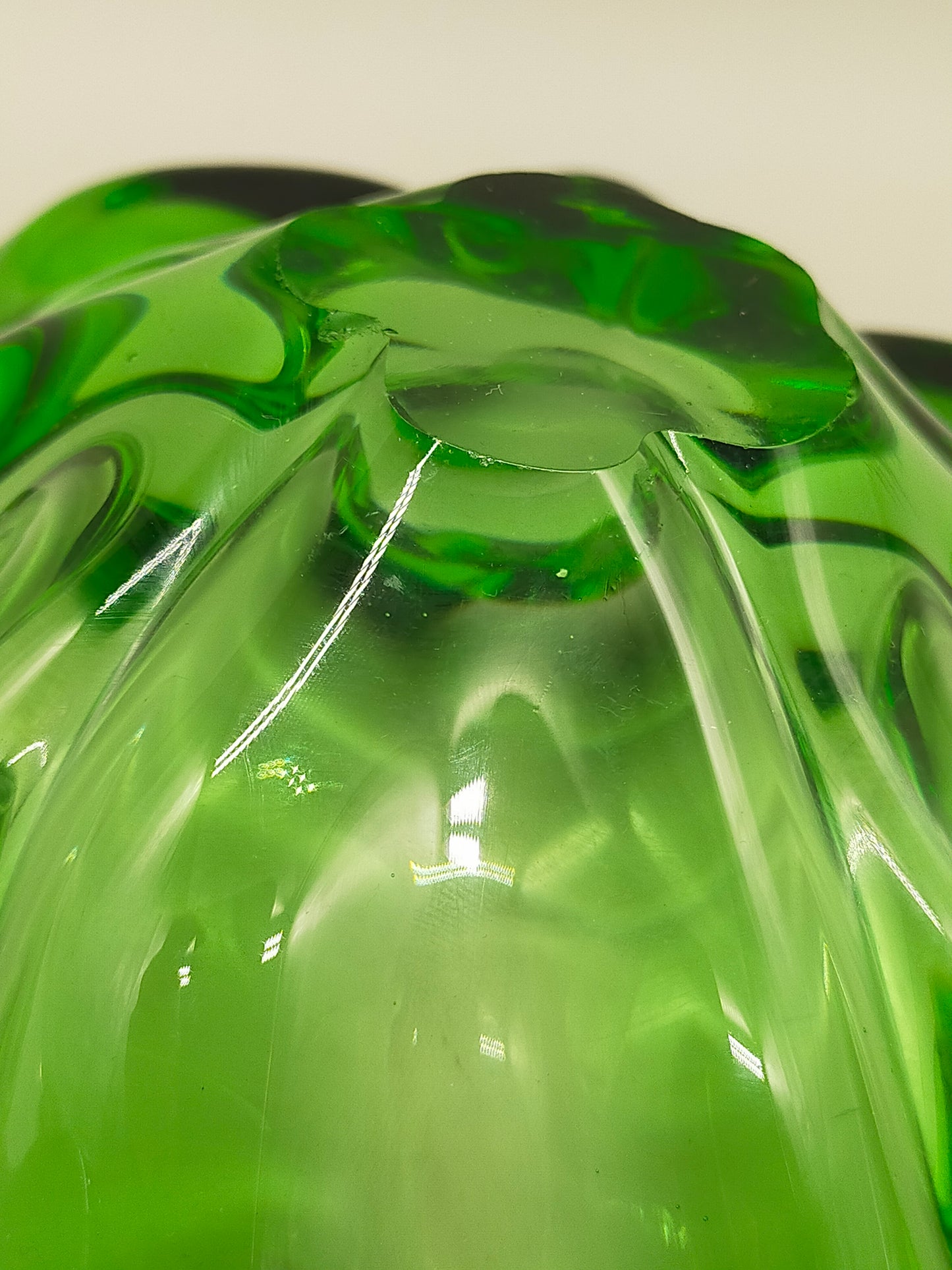 Exklusive Murano Glas Schale – Grünes Vintage Design mit Wellenrand