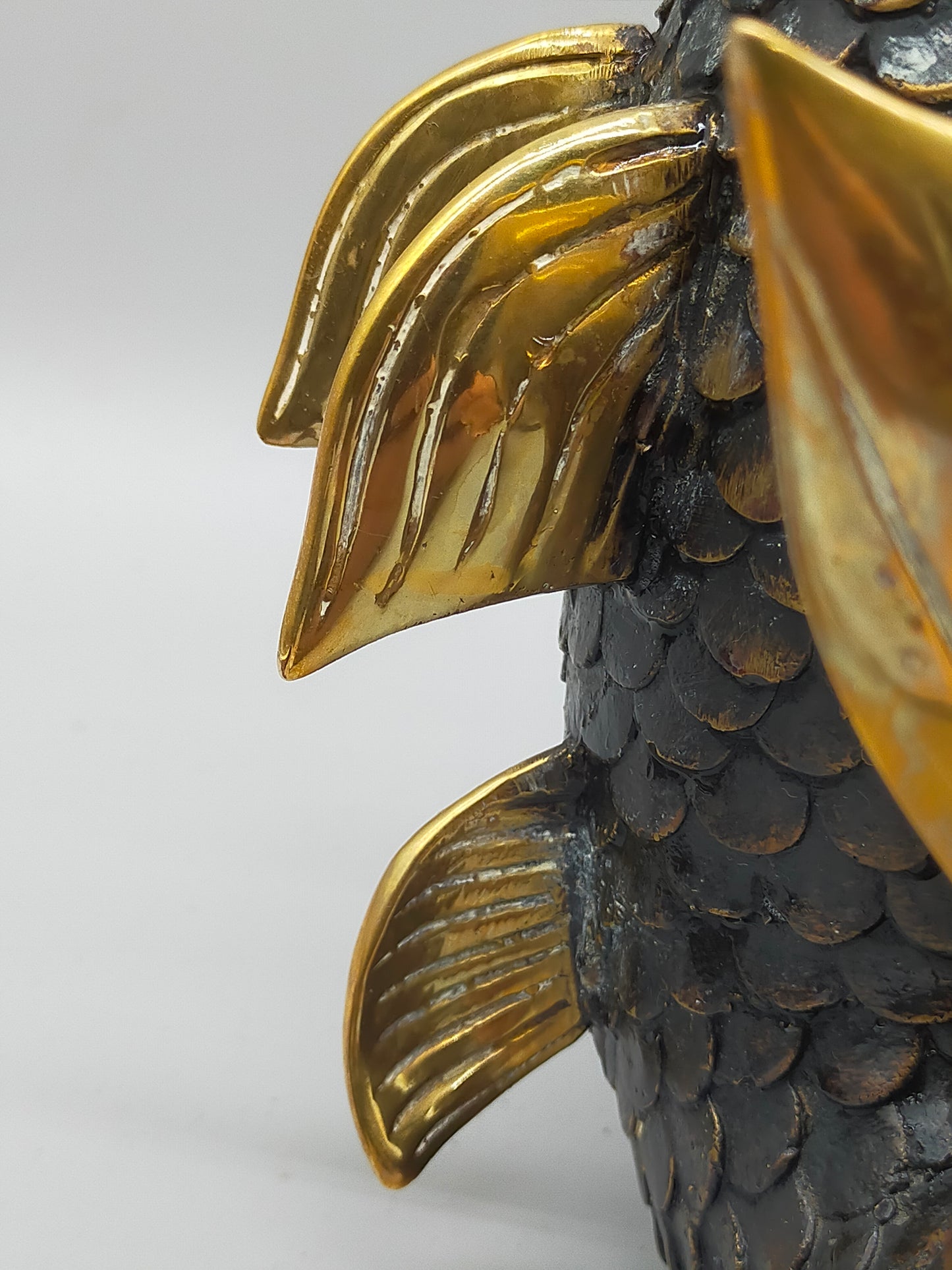 Antike Messing Fisch Skulptur – Kunstvolle Dekoration im Vintage Stil