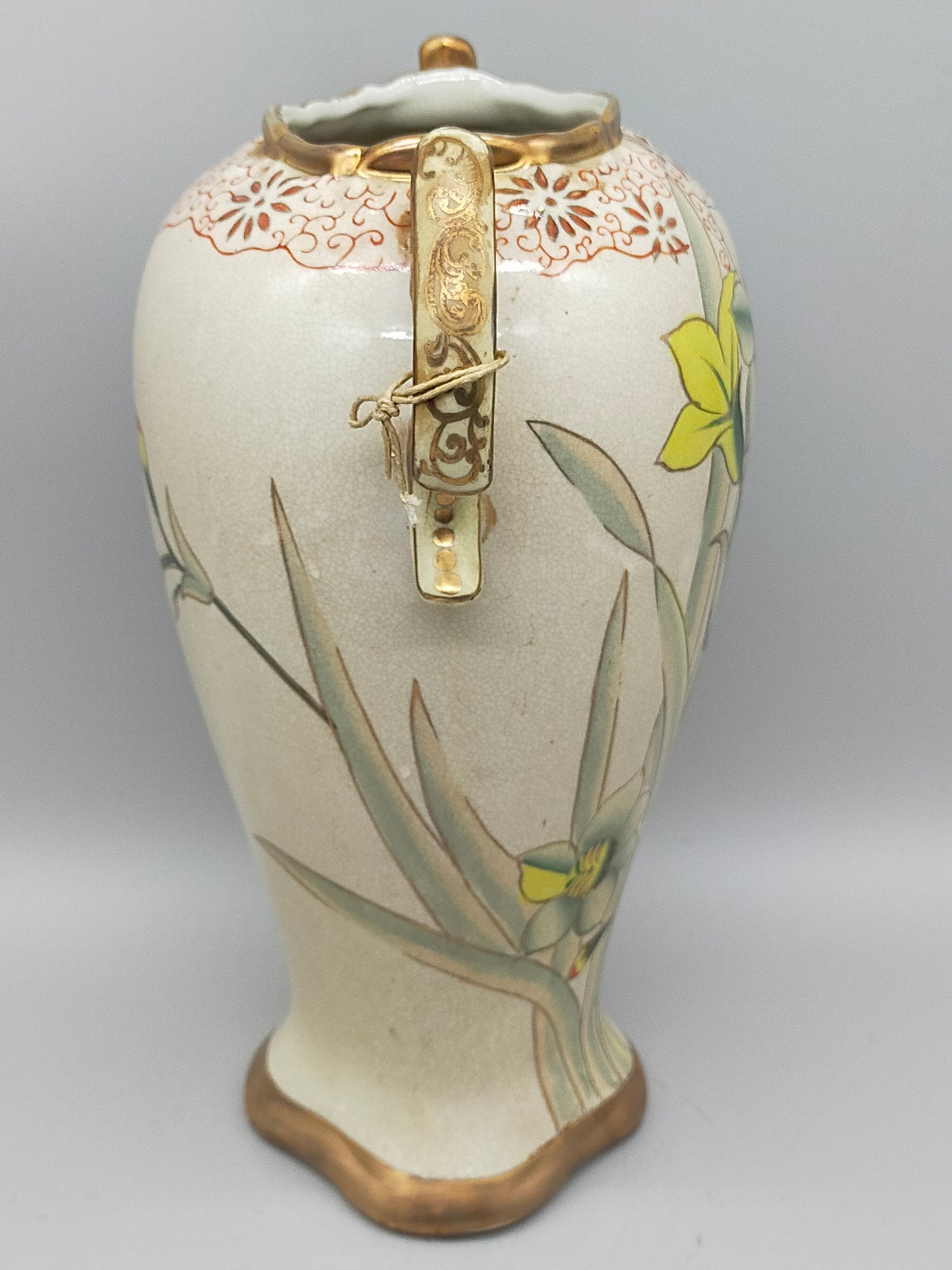 Prunkvolle RS Germany Henkelvase – Florales Narzissen-Dekor & Goldakzente