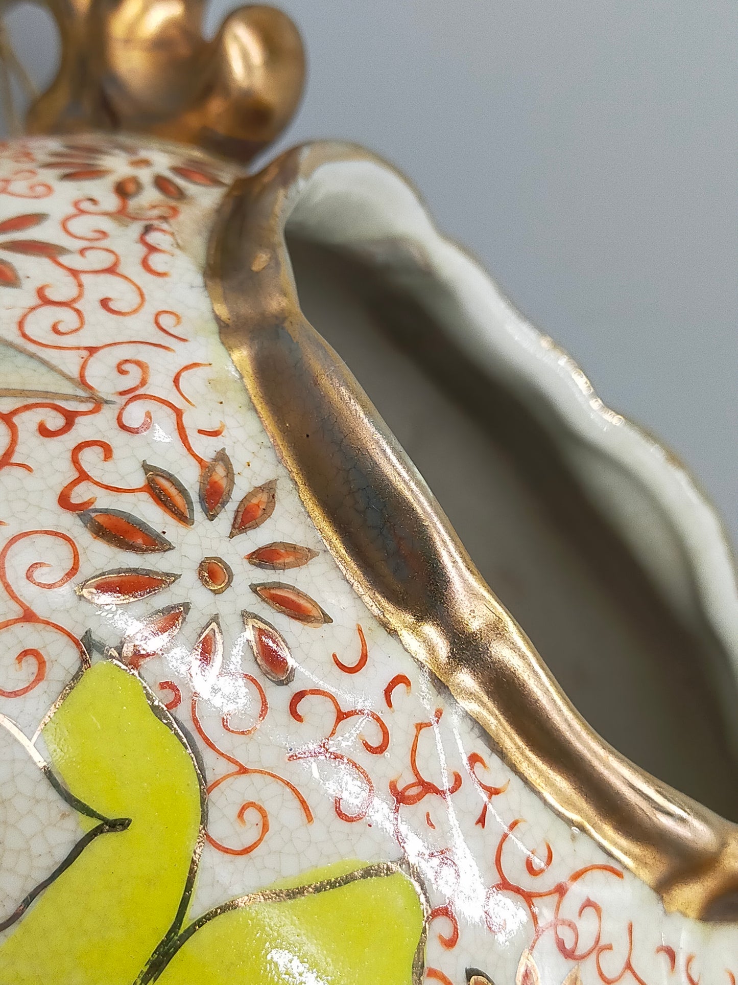 Prunkvolle RS Germany Henkelvase – Florales Narzissen-Dekor & Goldakzente