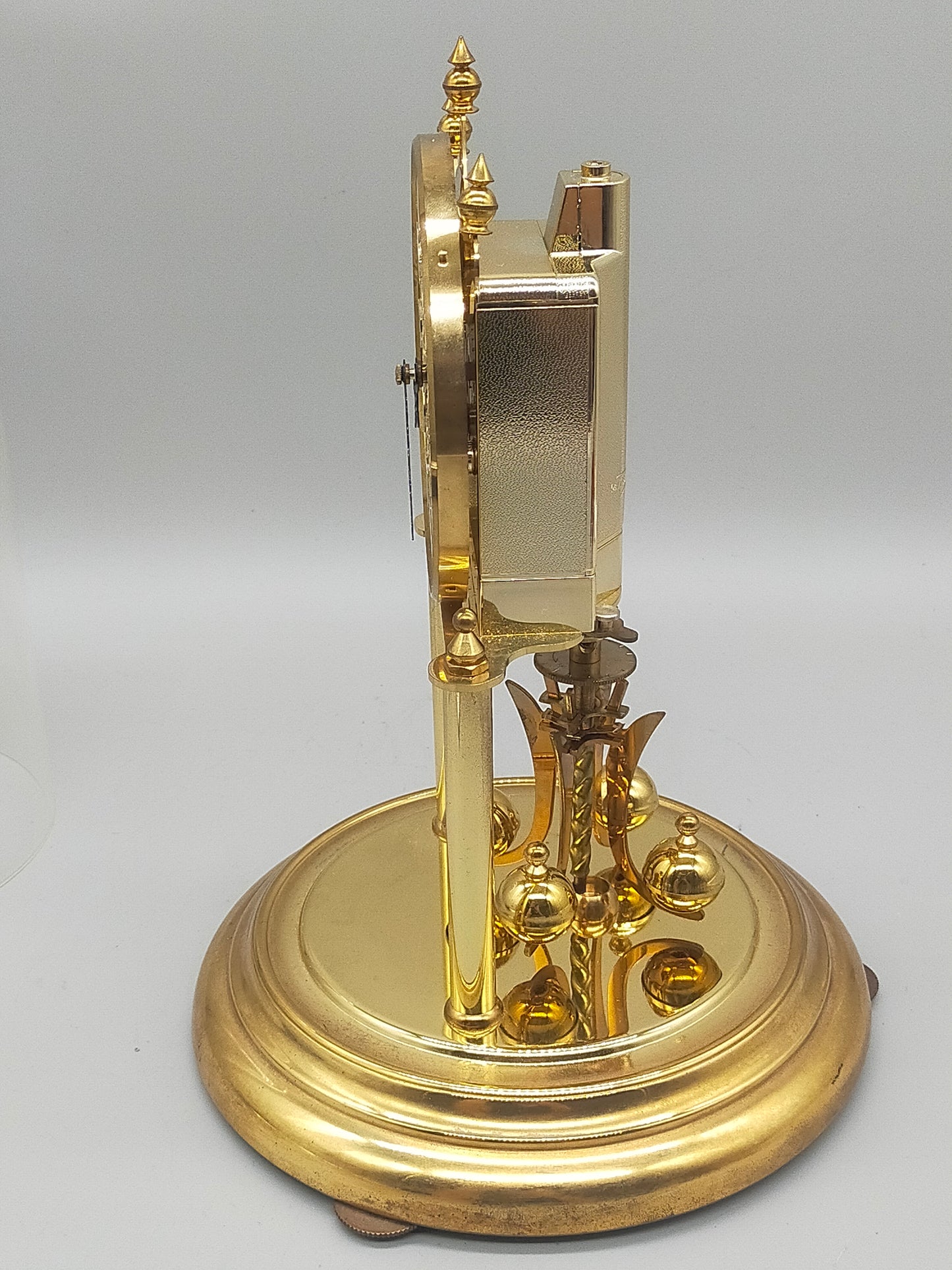 Edle Dugena Drehpendeluhr – Goldfarbenes Vintage Design unter Glaskuppel