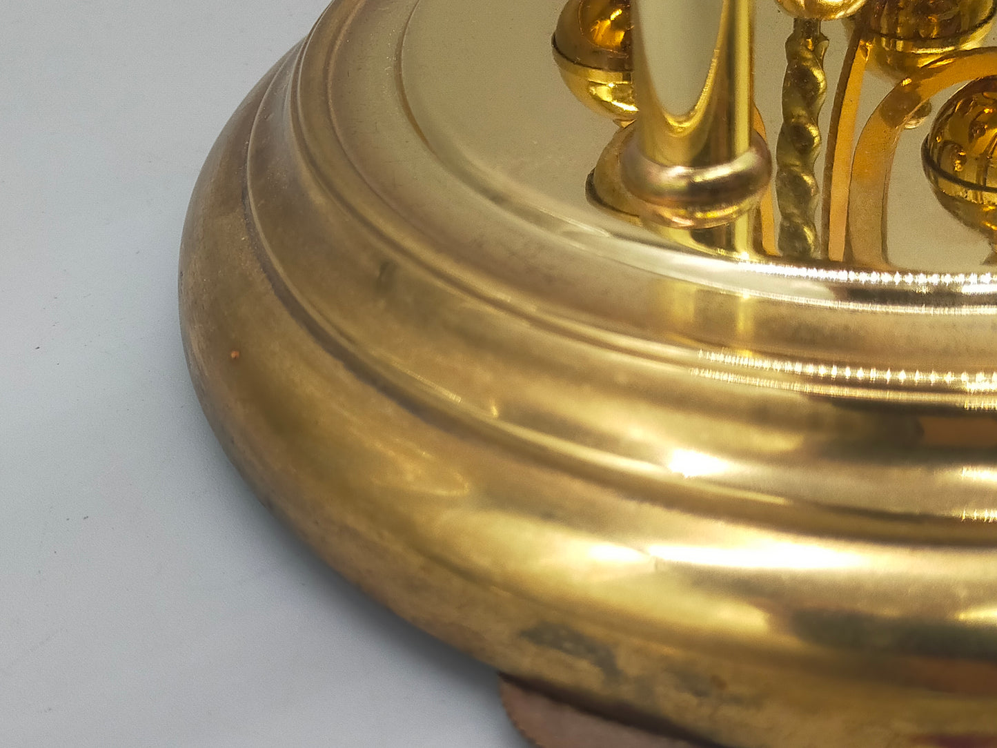 Edle Dugena Drehpendeluhr – Goldfarbenes Vintage Design unter Glaskuppel
