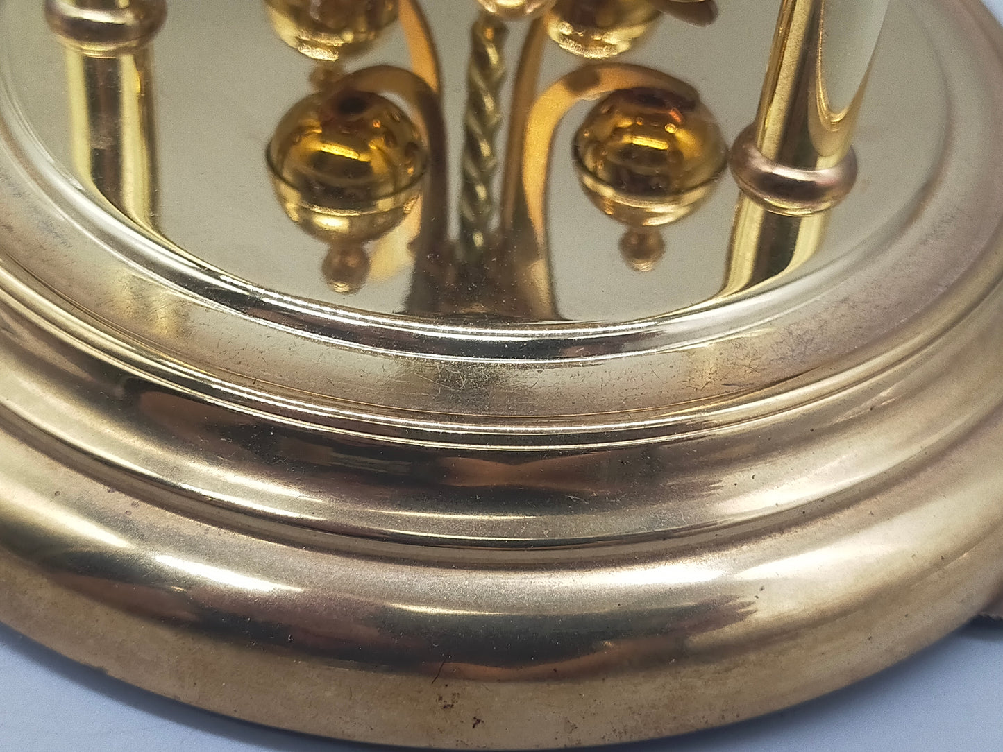 Edle Dugena Drehpendeluhr – Goldfarbenes Vintage Design unter Glaskuppel