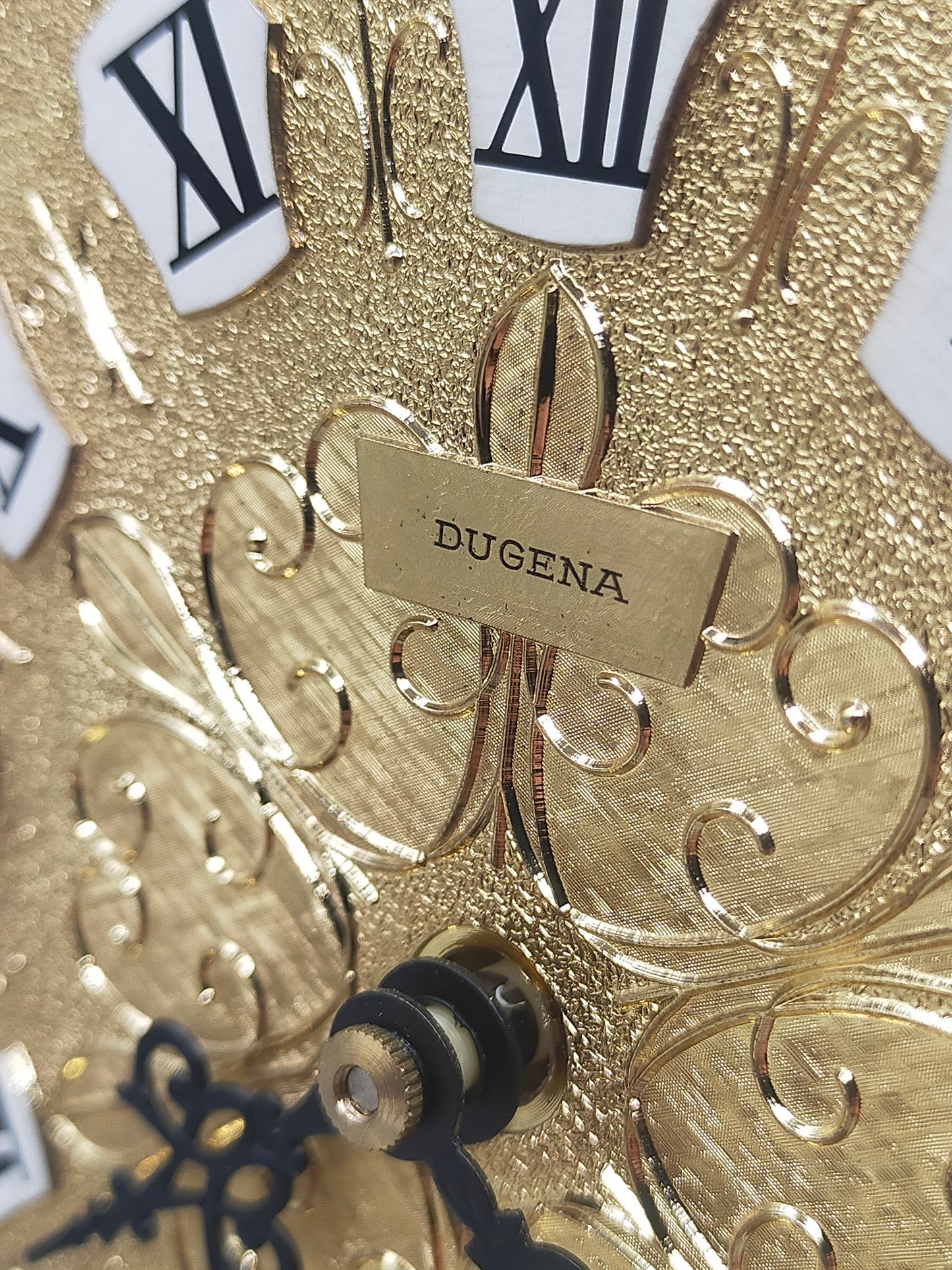 Edle Dugena Drehpendeluhr – Goldfarbenes Vintage Design unter Glaskuppel