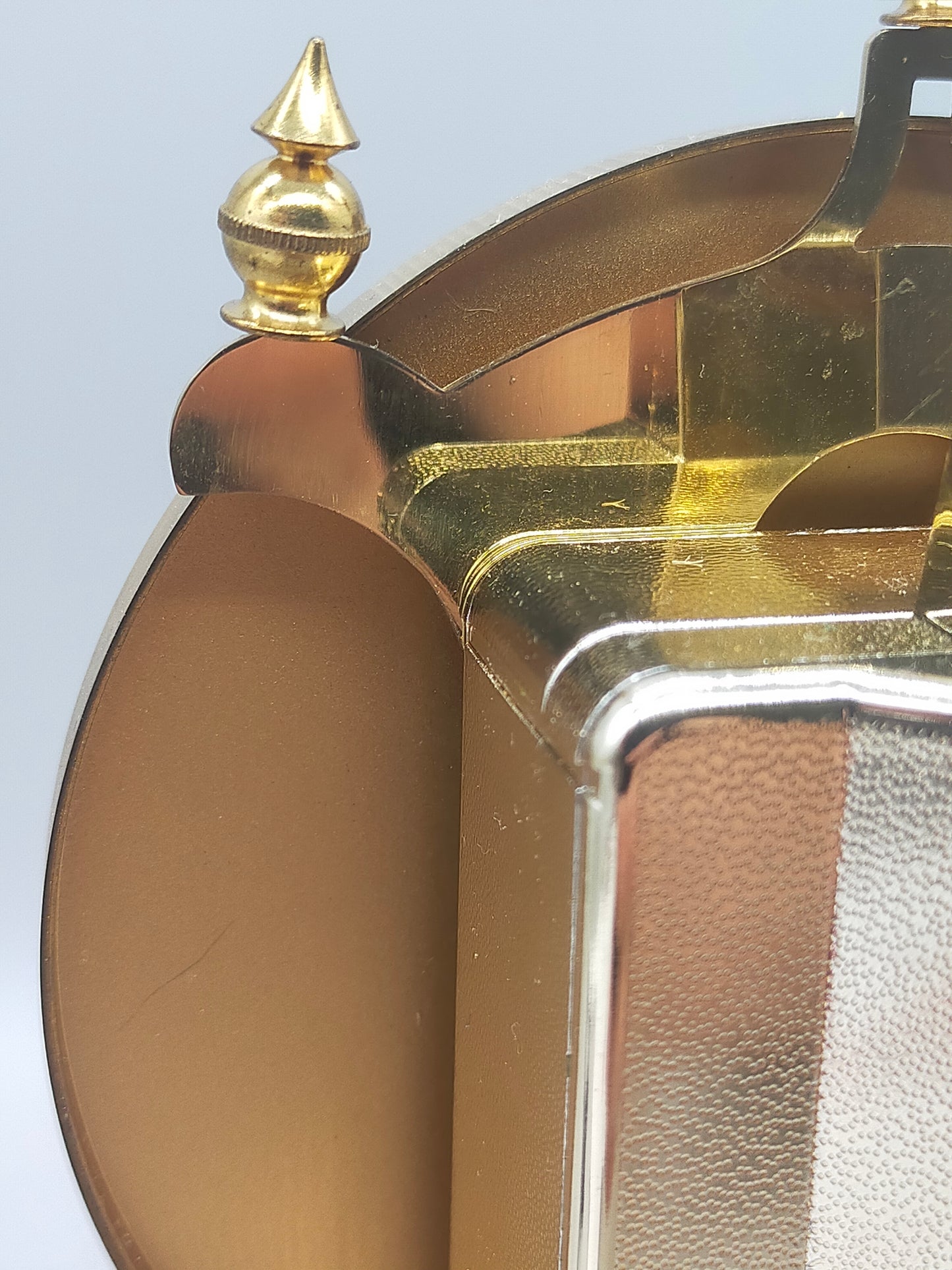 Edle Dugena Drehpendeluhr – Goldfarbenes Vintage Design unter Glaskuppel