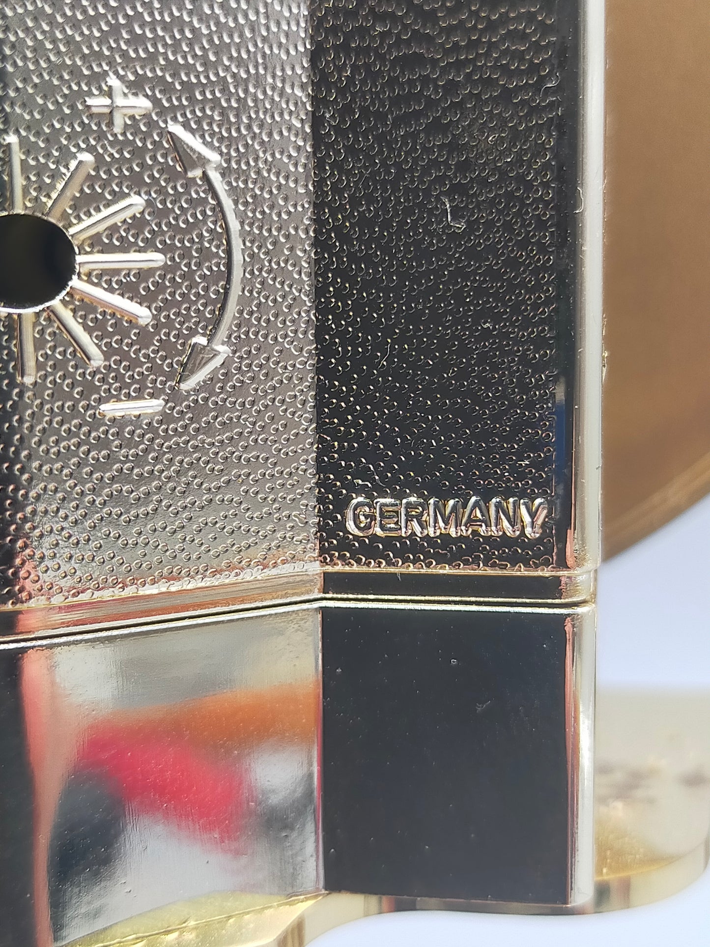 Edle Dugena Drehpendeluhr – Goldfarbenes Vintage Design unter Glaskuppel