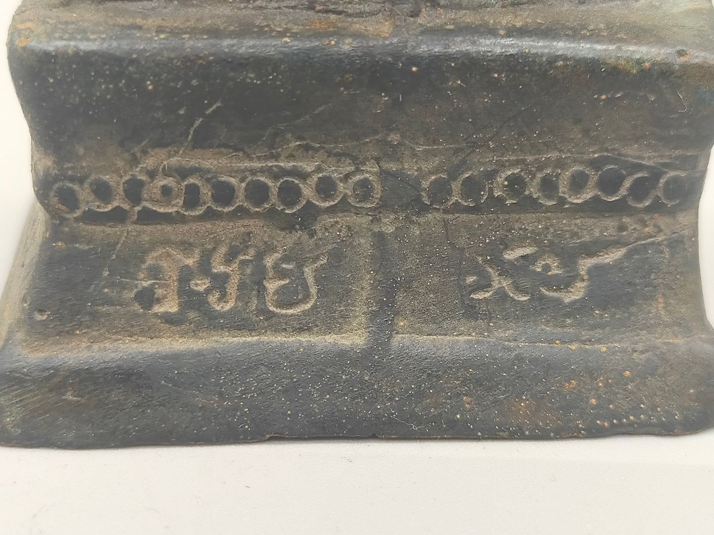 Antike thailändische Nang Kwak Figur – Glücksbringer aus Bronze