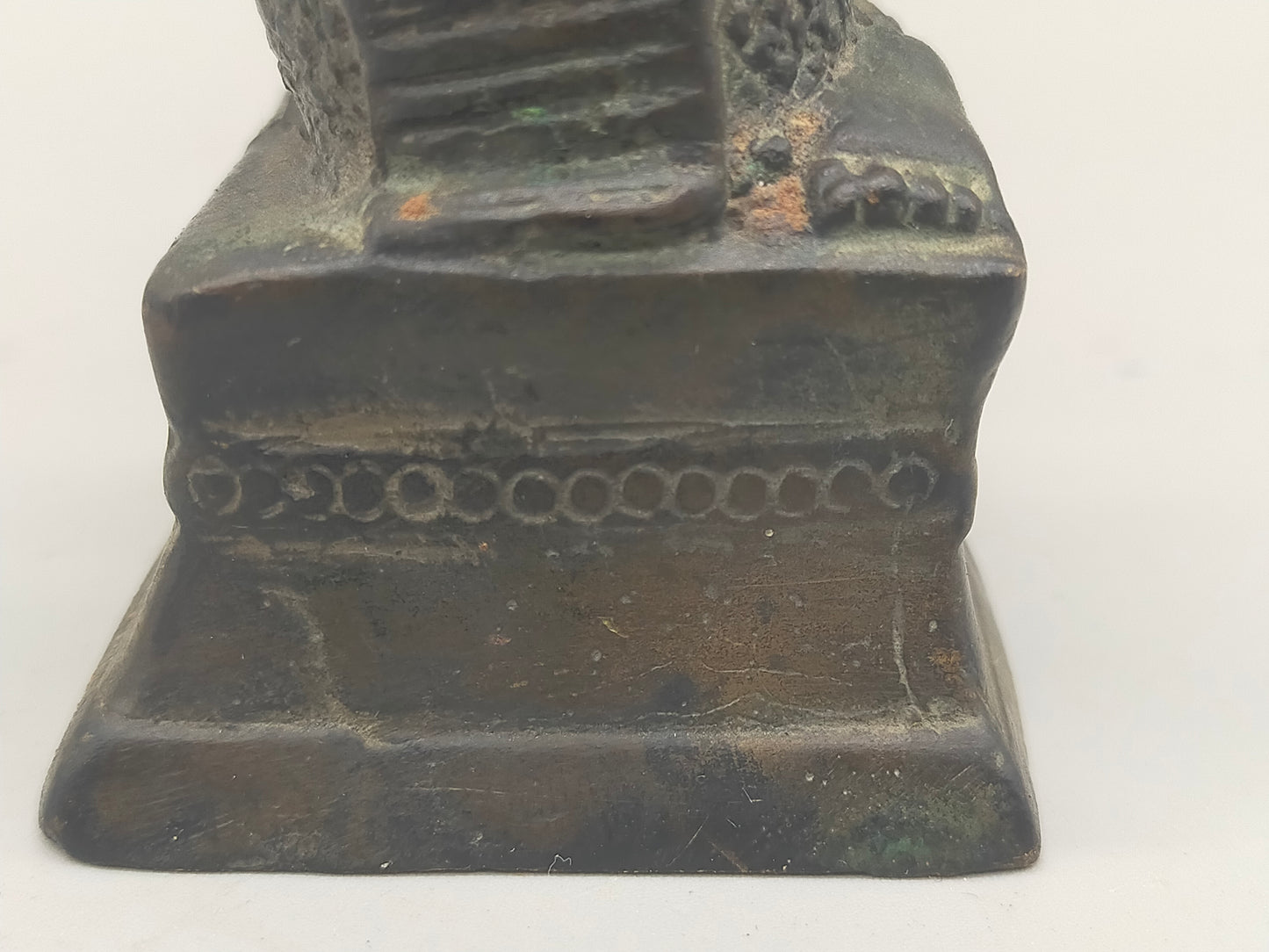 Antike thailändische Nang Kwak Figur – Glücksbringer aus Bronze