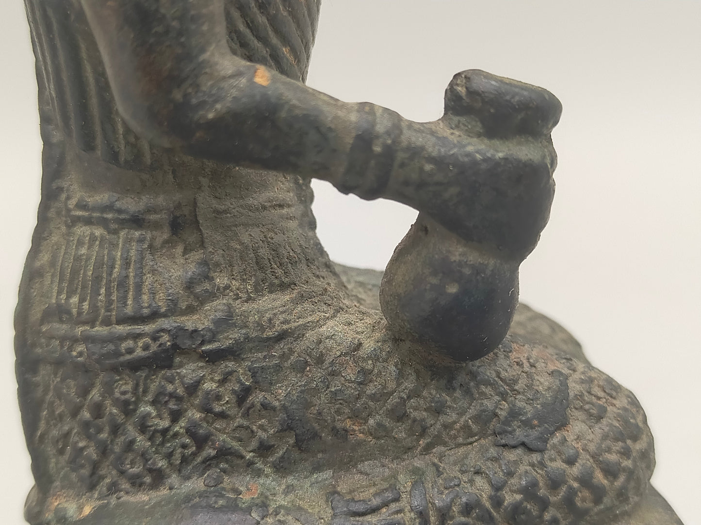 Antike thailändische Nang Kwak Figur – Glücksbringer aus Bronze