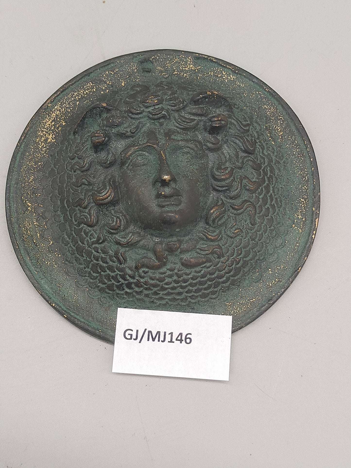 Antike Medusa Wandplakette – Relief aus Bronze
