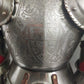 Prunkvolle Deko Ritterrüstung – Detailreiche Gravuren & Wappen