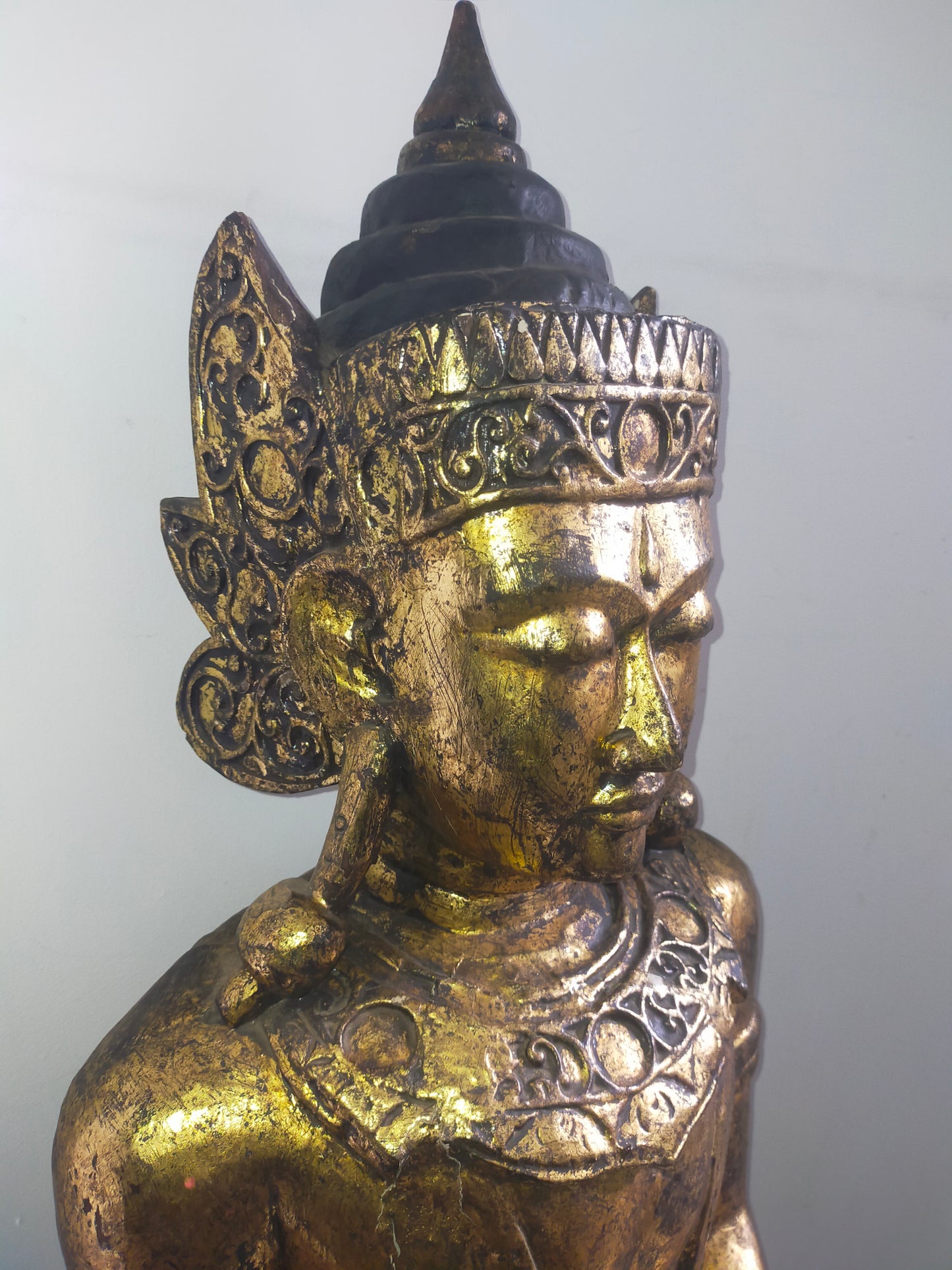 Antike Buddha Statue vergoldet – Spirituelle Dekoration
