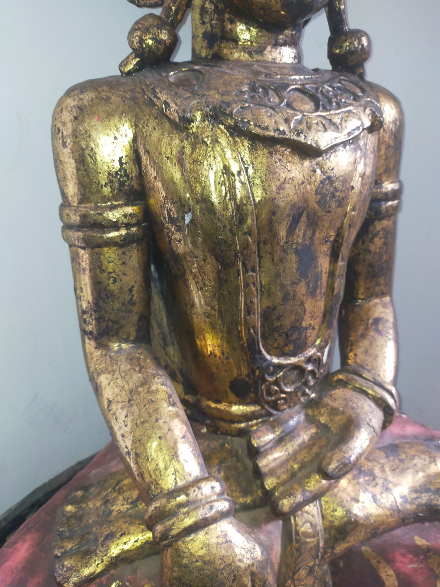 Antike Buddha Statue vergoldet – Spirituelle Dekoration