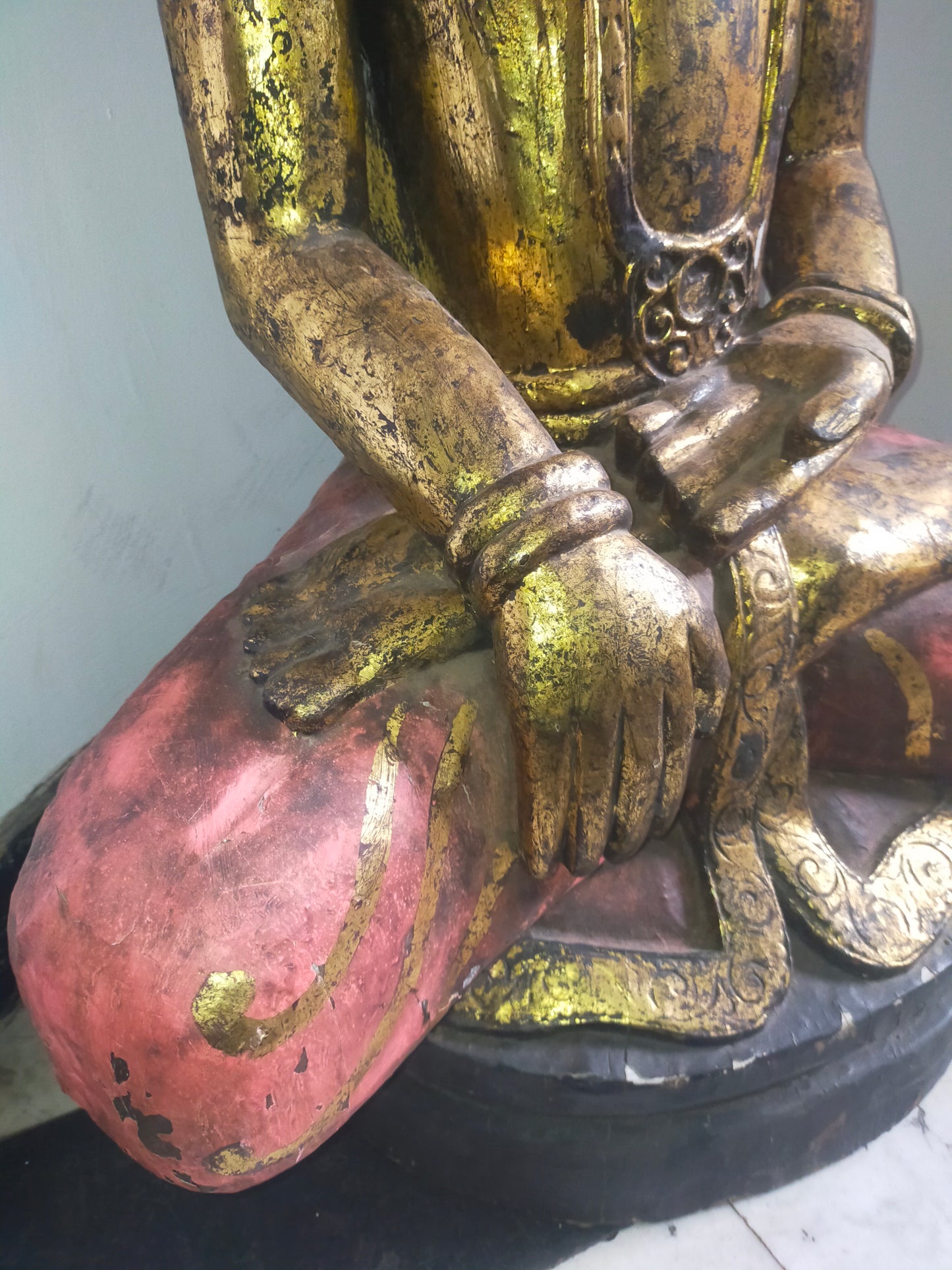 Antike Buddha Statue vergoldet – Spirituelle Dekoration