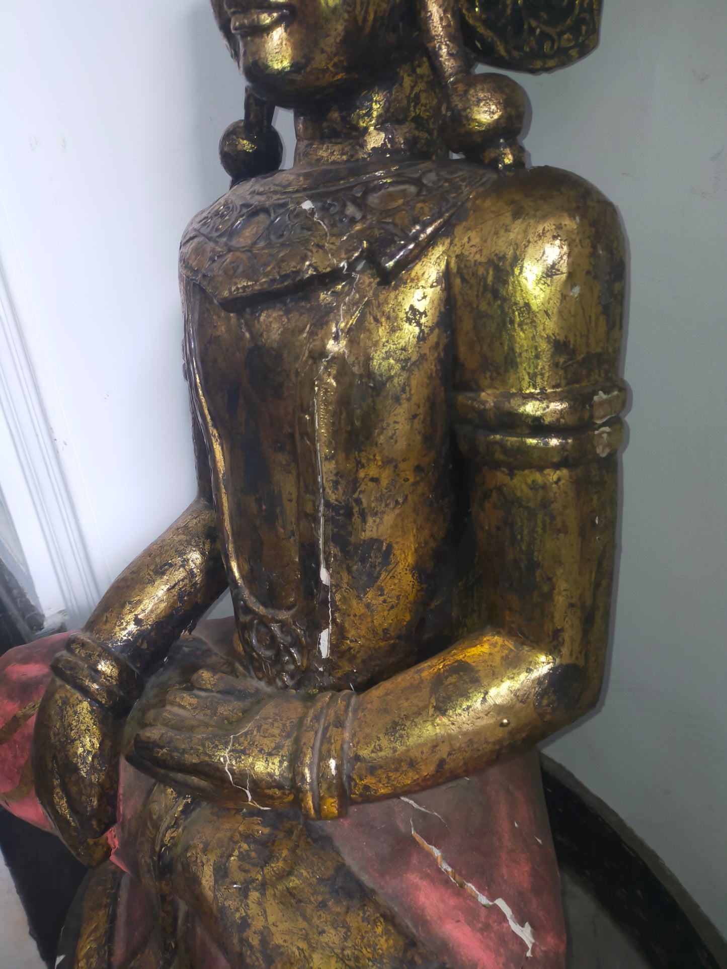 Antike Buddha Statue vergoldet – Spirituelle Dekoration