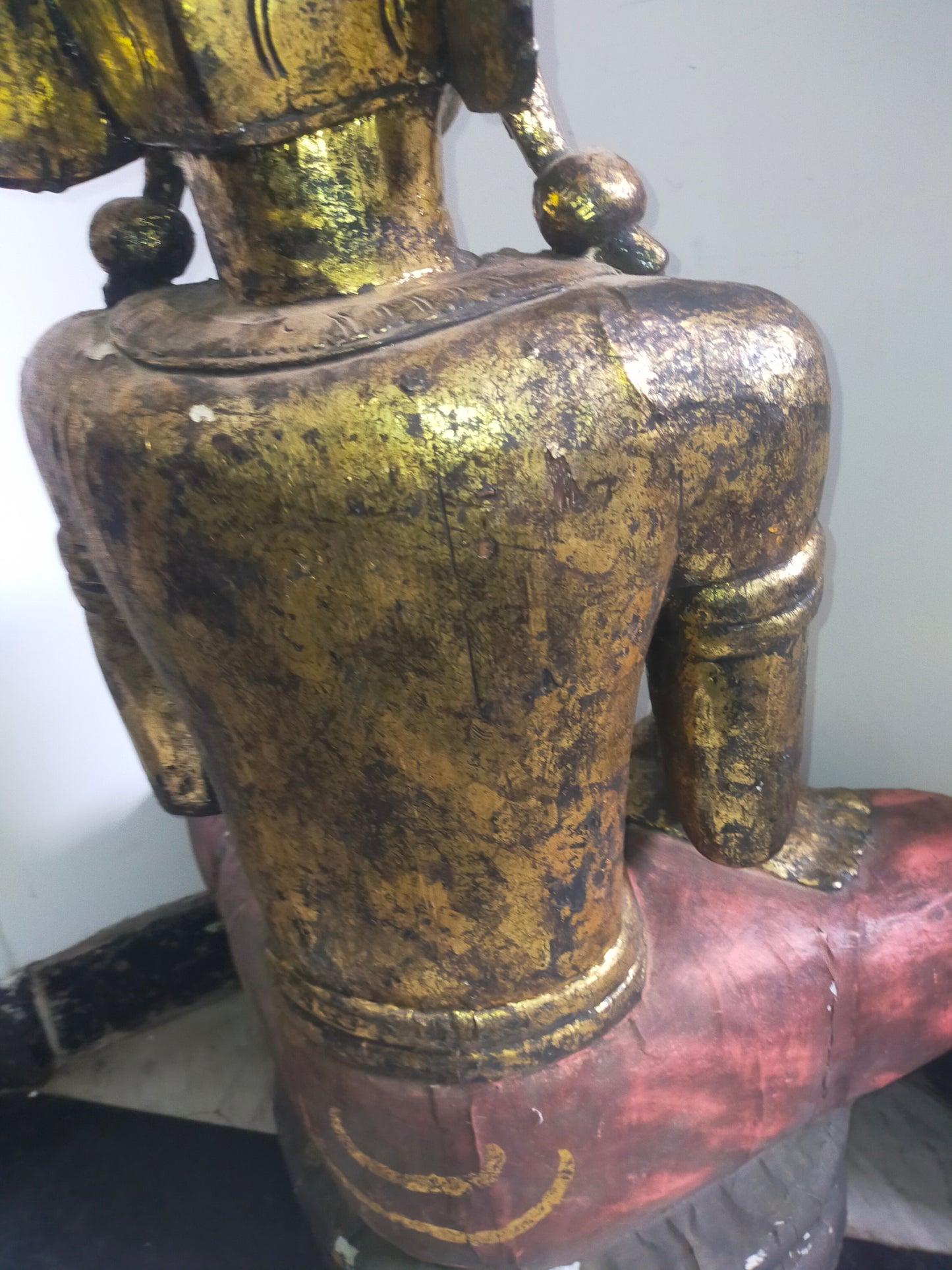 Antike Buddha Statue vergoldet – Spirituelle Dekoration