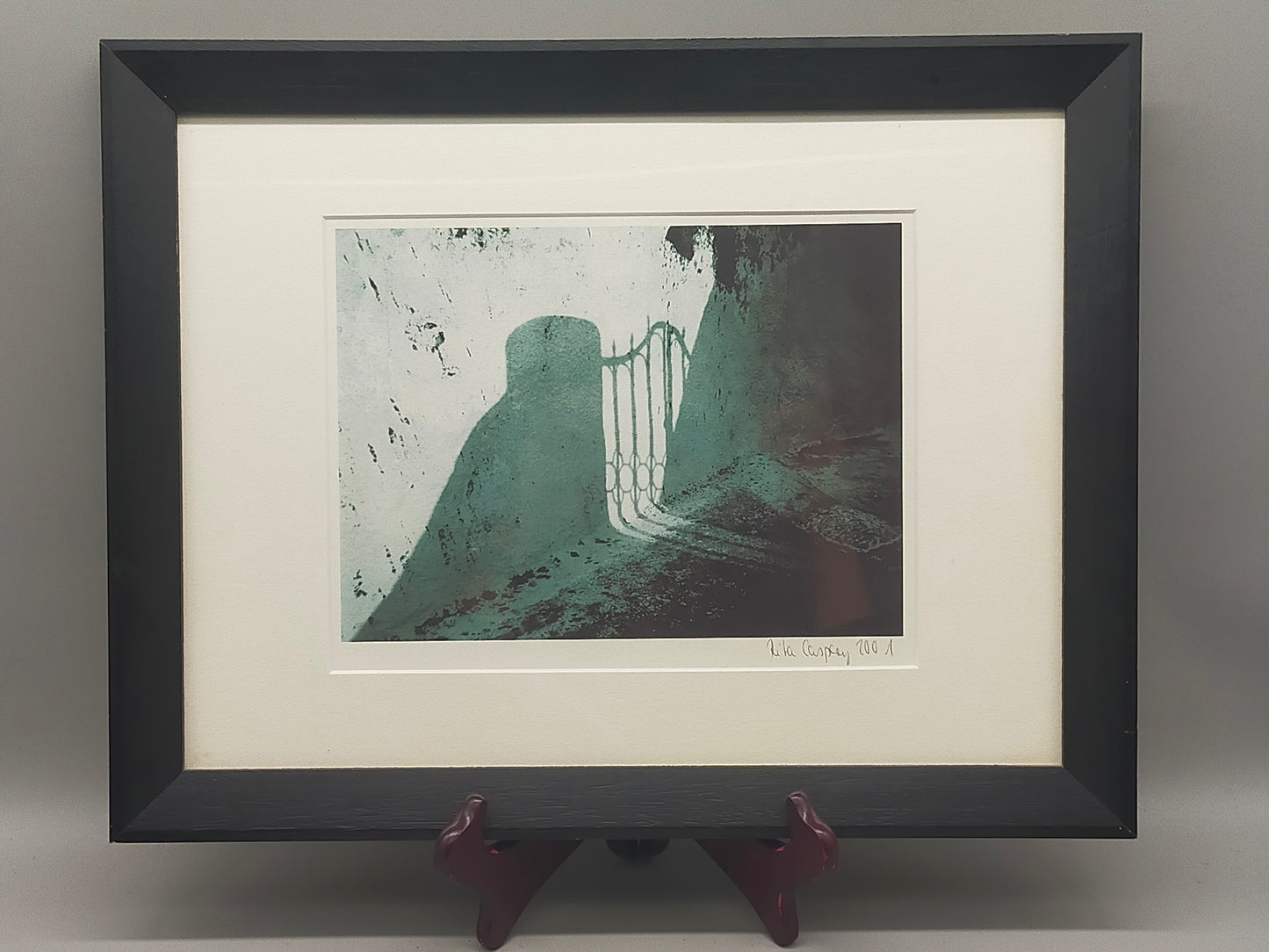Titel Signierte Fotografie von Rita Casper (2001) – Moderner Holzrahmen Schwarz