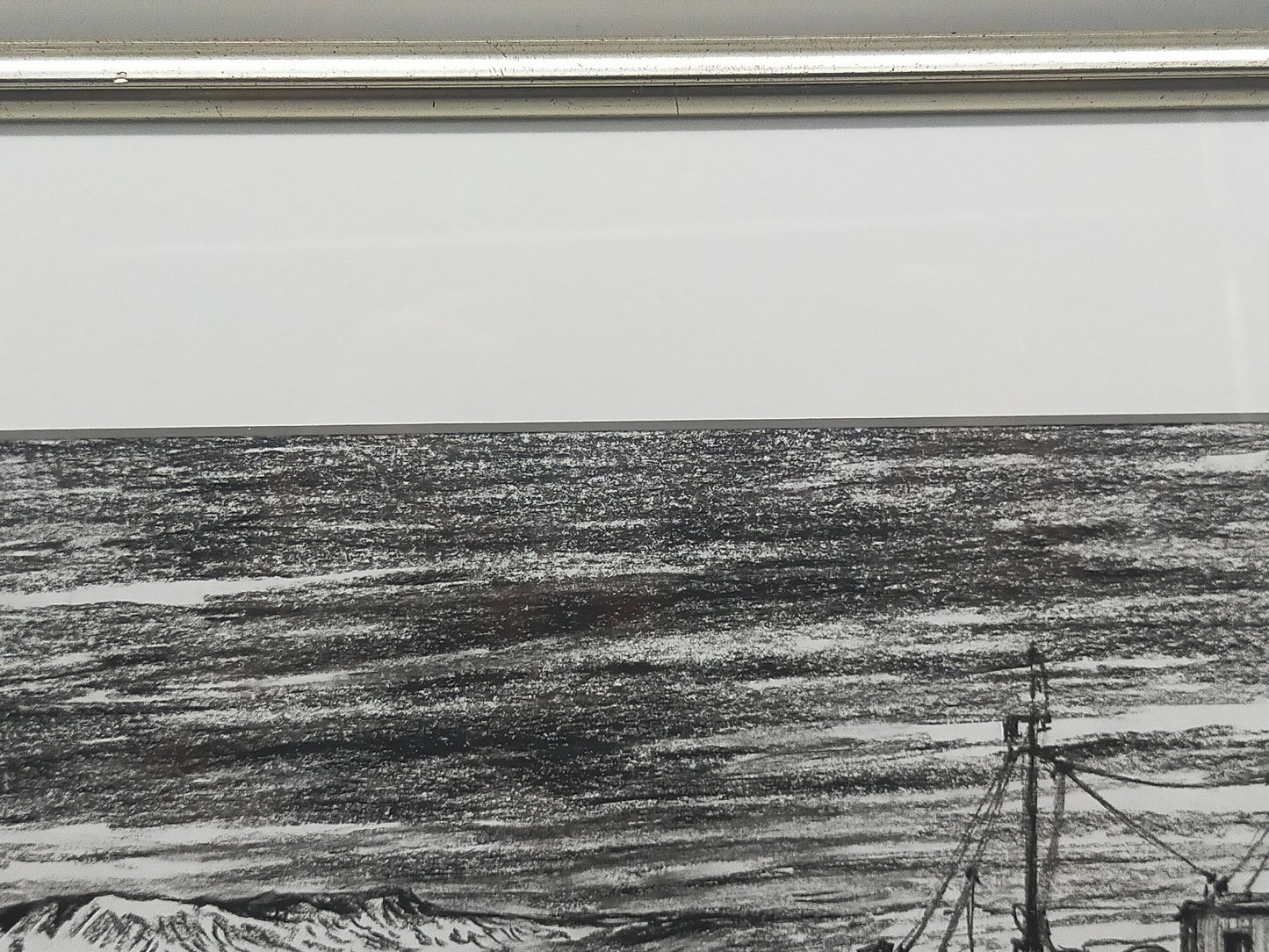 Maritime Kohlezeichnung „Fischerboot auf See“ – Signiert & Gerahmt (2001)