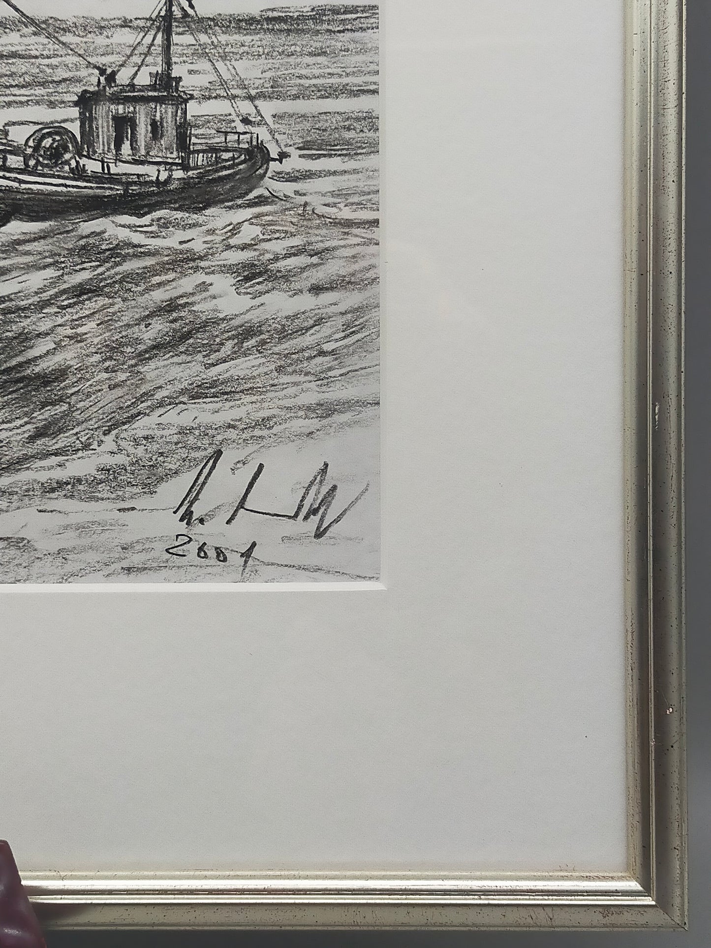 Maritime Kohlezeichnung „Fischerboot auf See“ – Signiert & Gerahmt (2001)