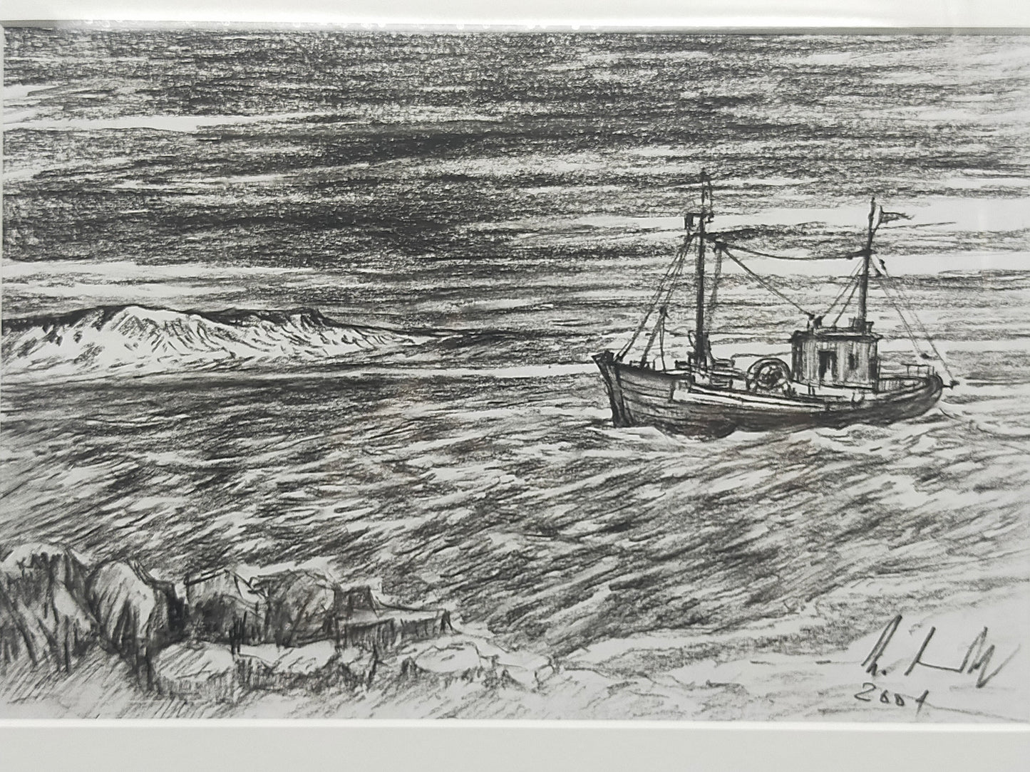 Maritime Kohlezeichnung „Fischerboot auf See“ – Signiert & Gerahmt (2001)